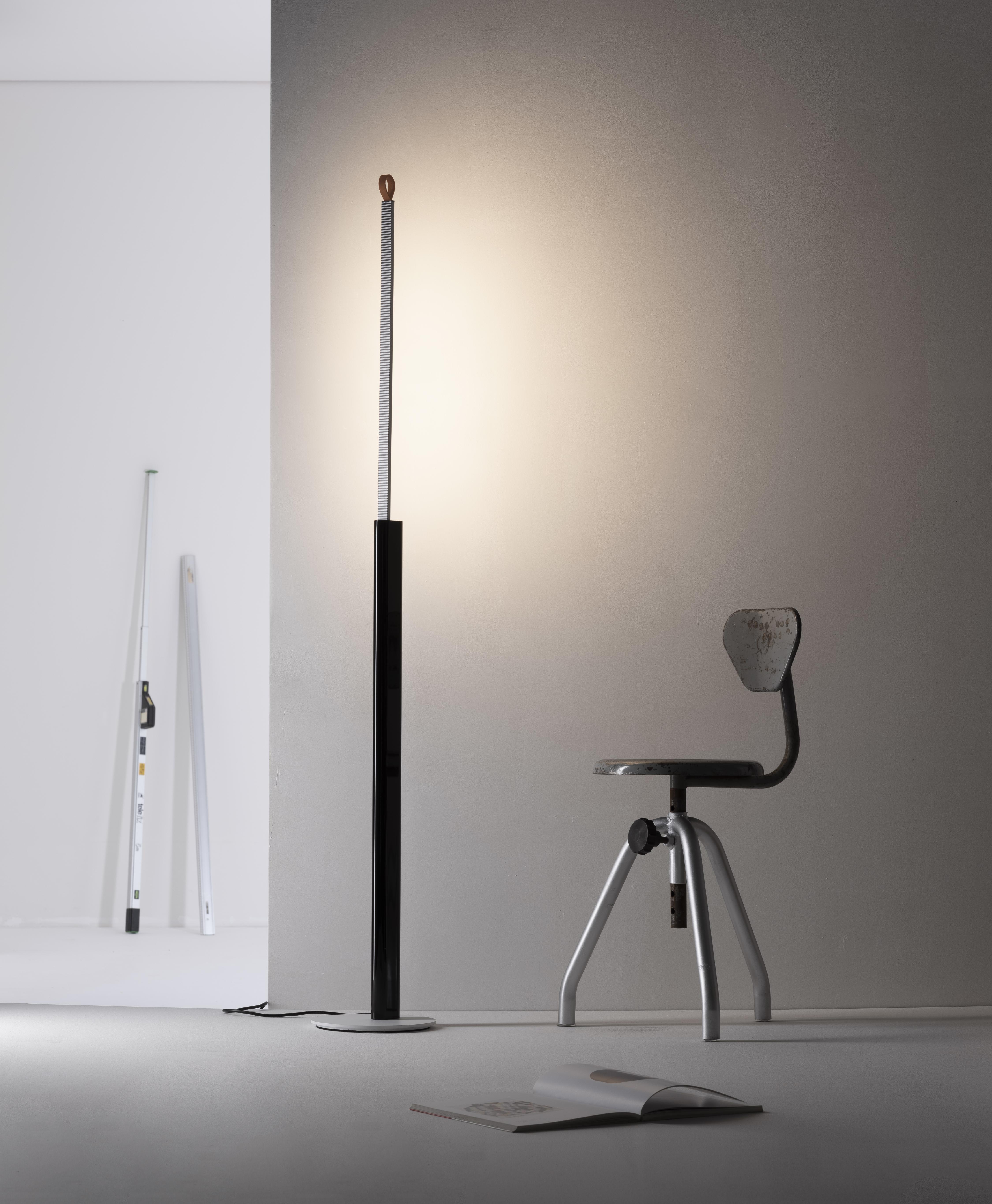 Stehlampe METRICA in glänzendem Weiß