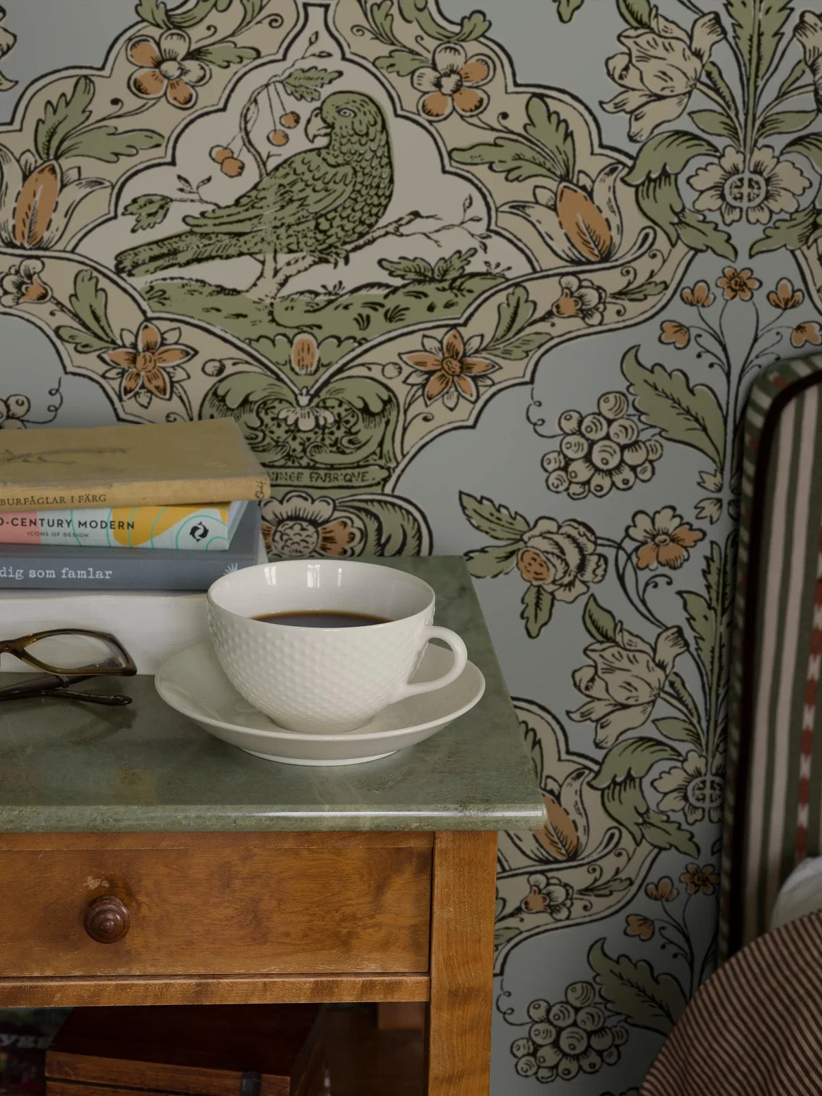 Vlies-Tapete mit pflanzlichem Muster SKENNINGE blau mit grün