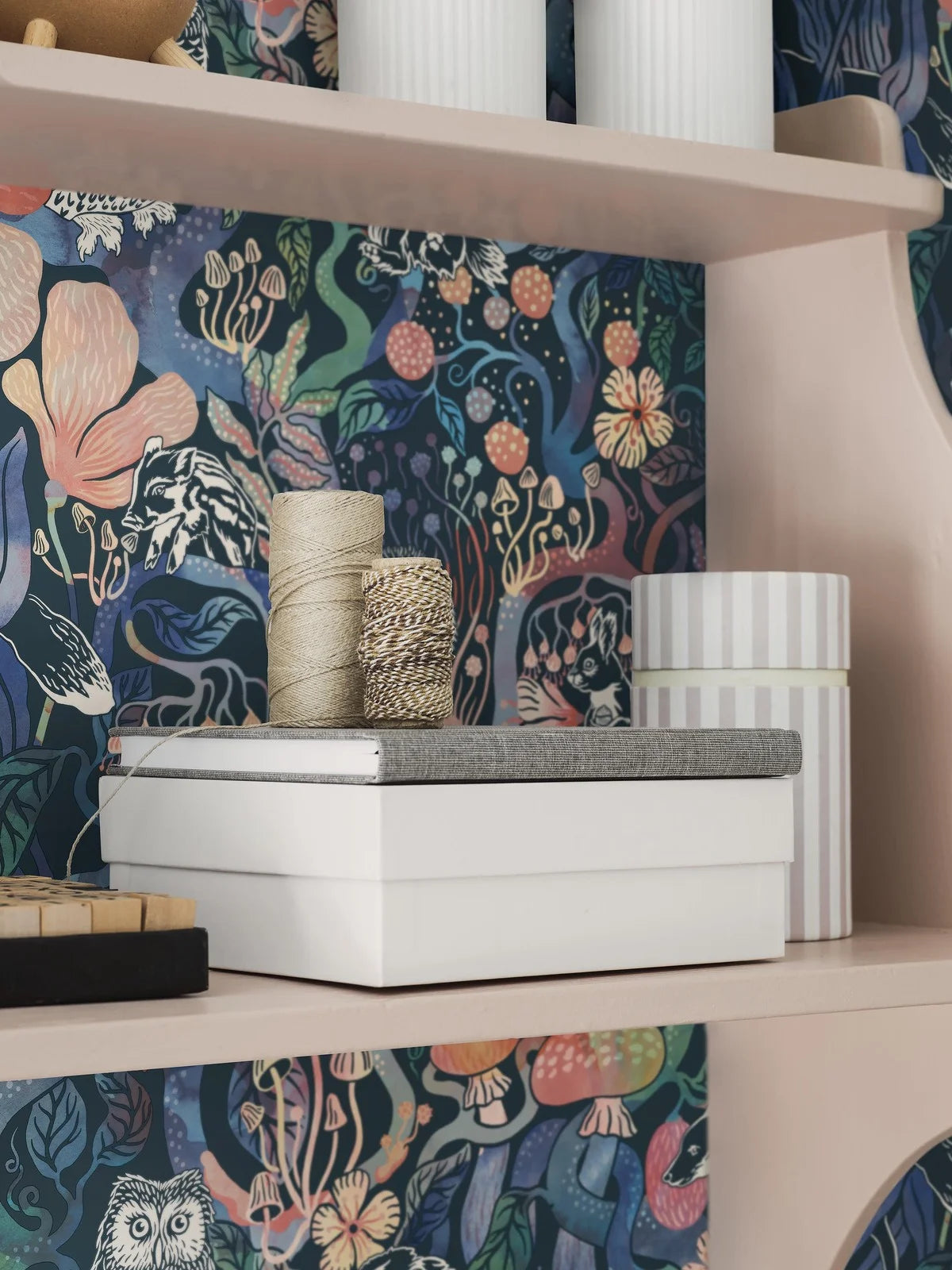 Tapete für Kinder mit dem Motiv des märchenhaften Waldes MAGIC WOODS blau mit rosa