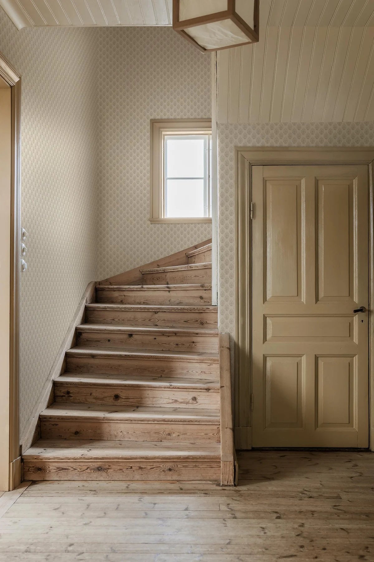 Tapete mit pflanzlichem Blumenmotiv SIBYLLA cremefarben mit beige