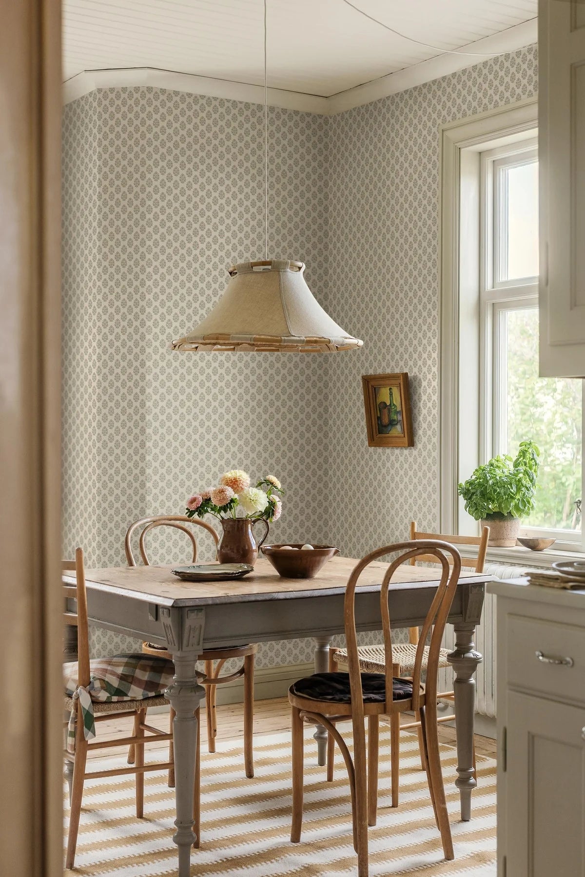 SIBYLLA Cream Floral Pattern Wallpaper with Pink