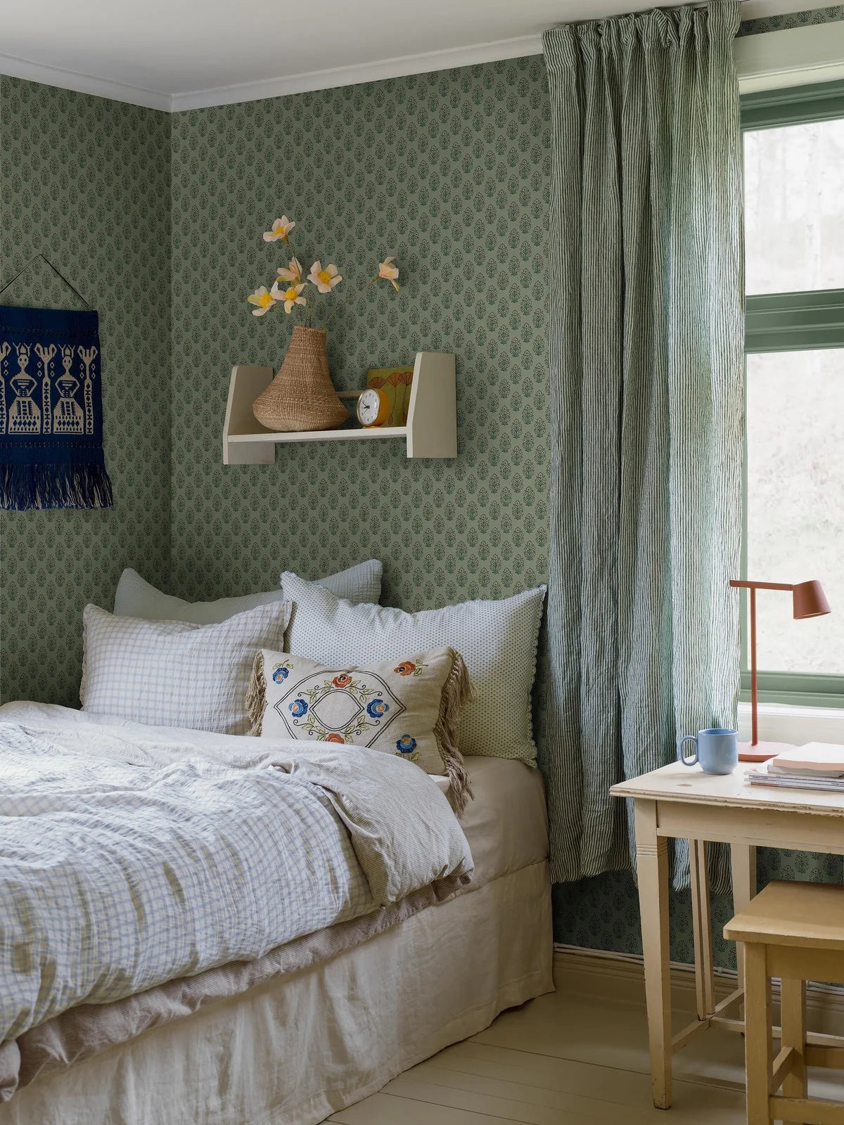 SIBYLLA Green Floral Pattern Wallpaper with Beige