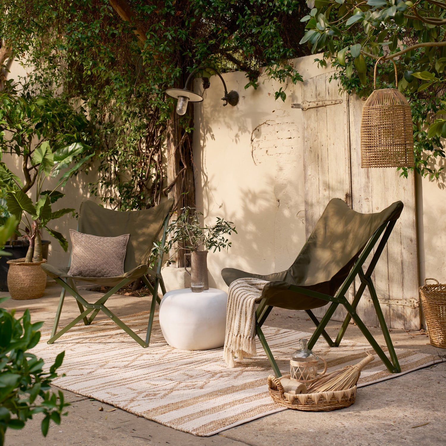 White Outdoor Side Table PEBBLE