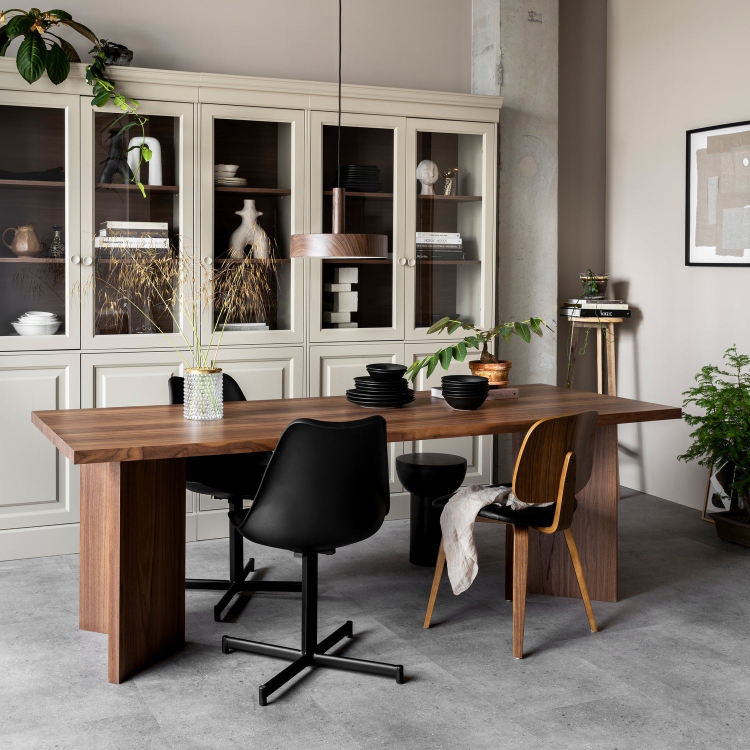 CHOW Display Cabinet in Gray Beige