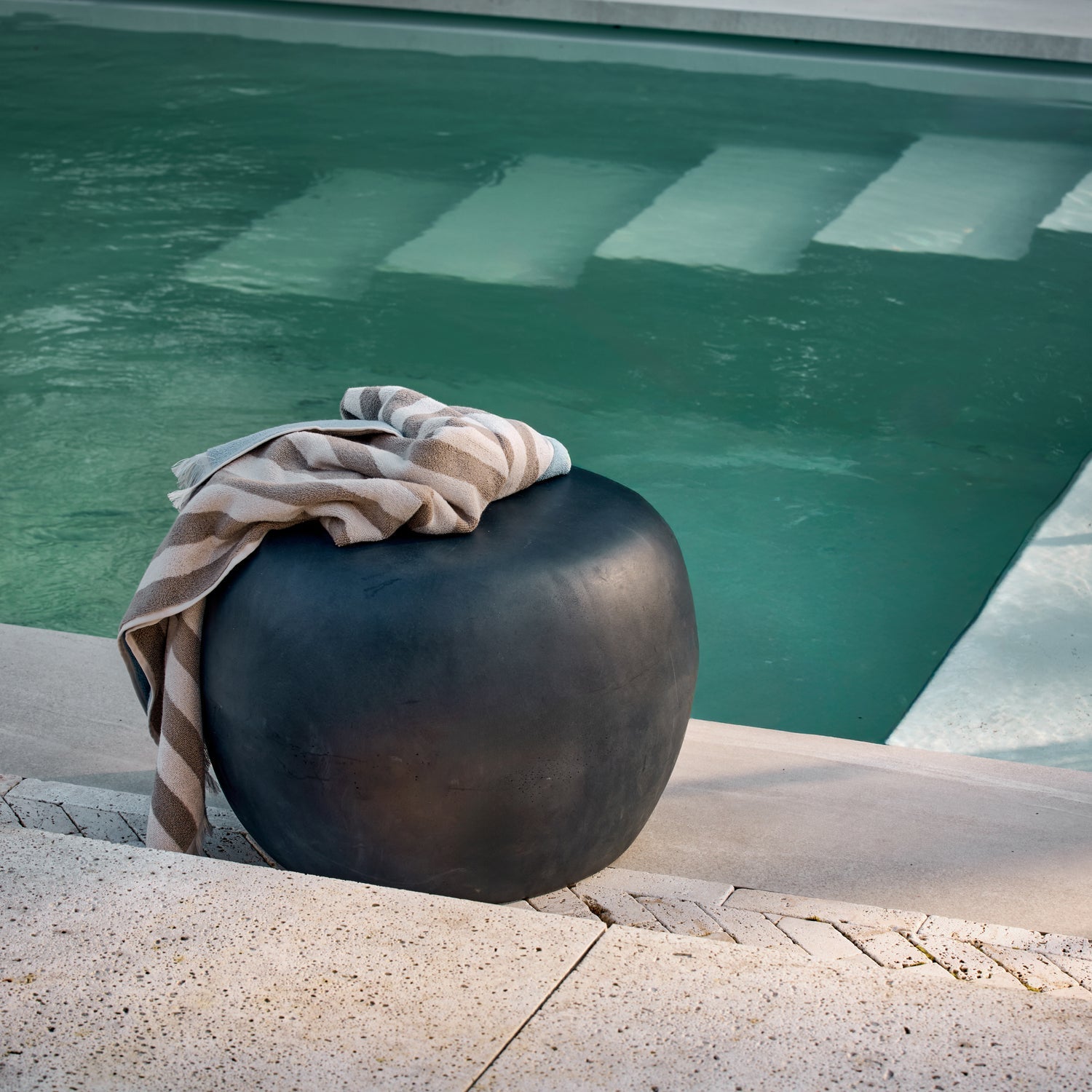 Black Outdoor Side Table PEBBLE