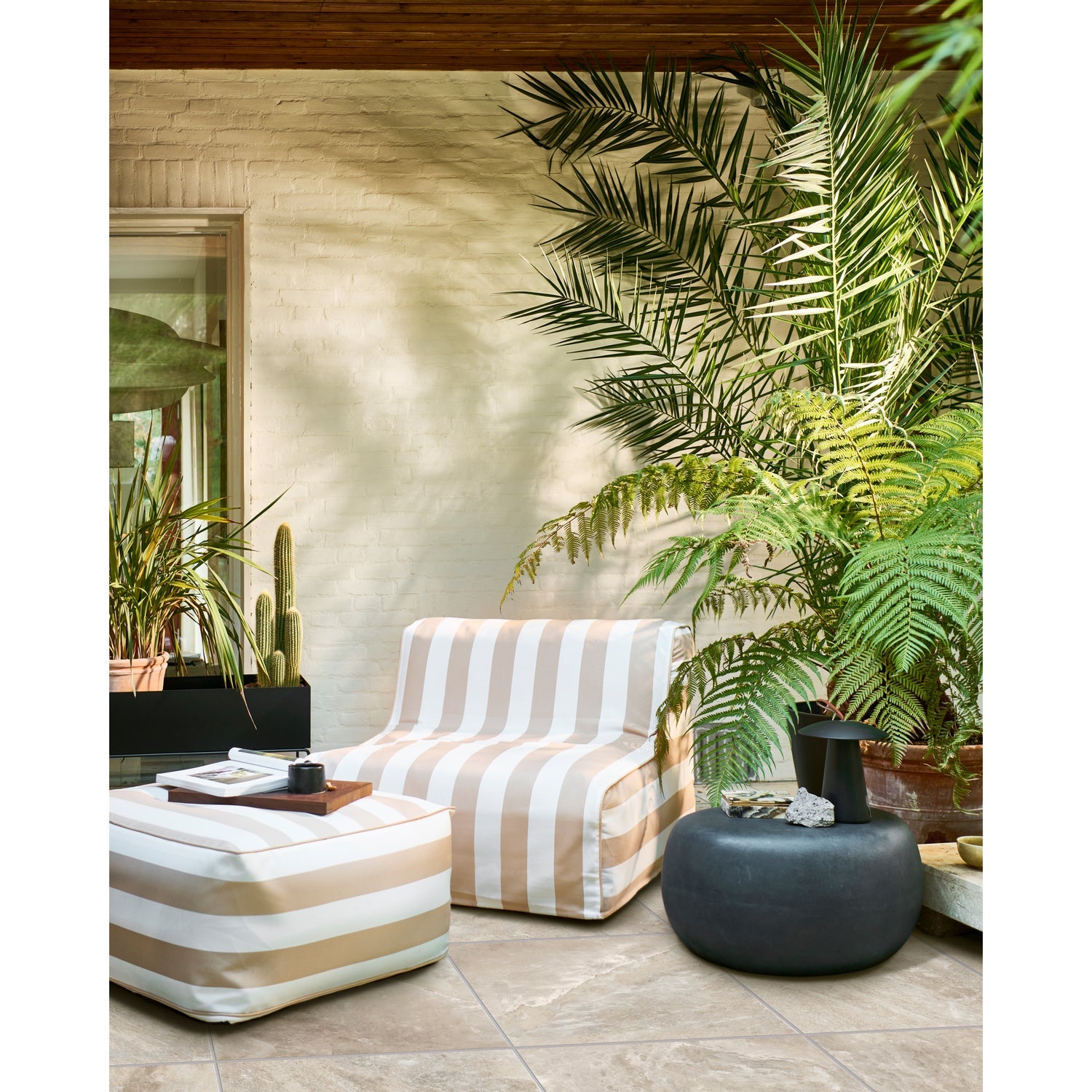 Black PEBBLE Outdoor Coffee Table