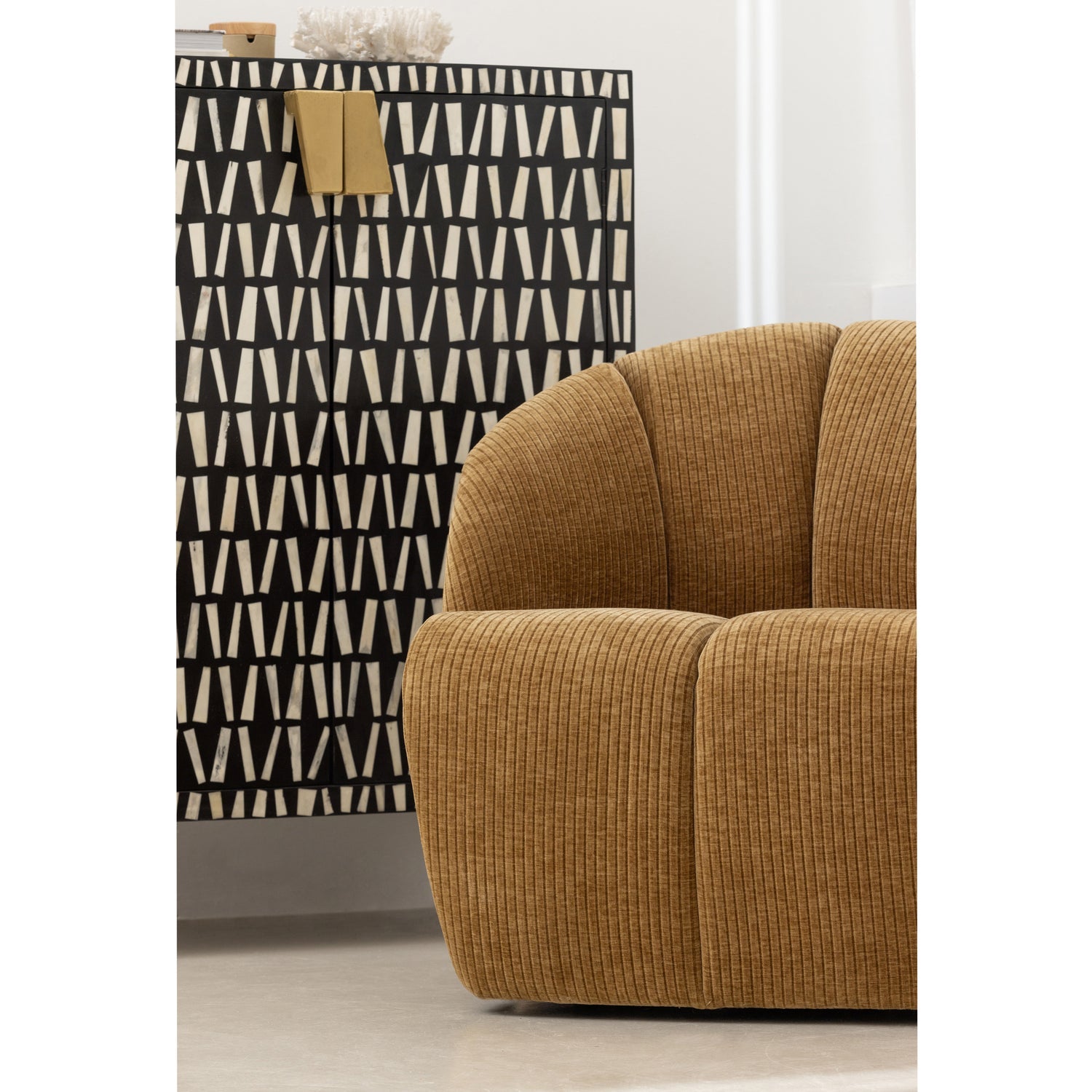 Drehstuhl MOJO dunkel honigfarbener Cord