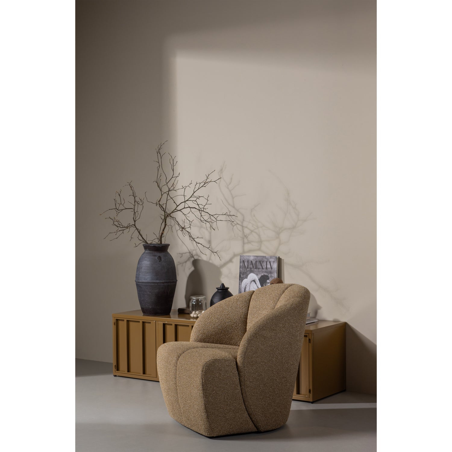 Drehstuhl MOJO dunkles Honig-Bouclé