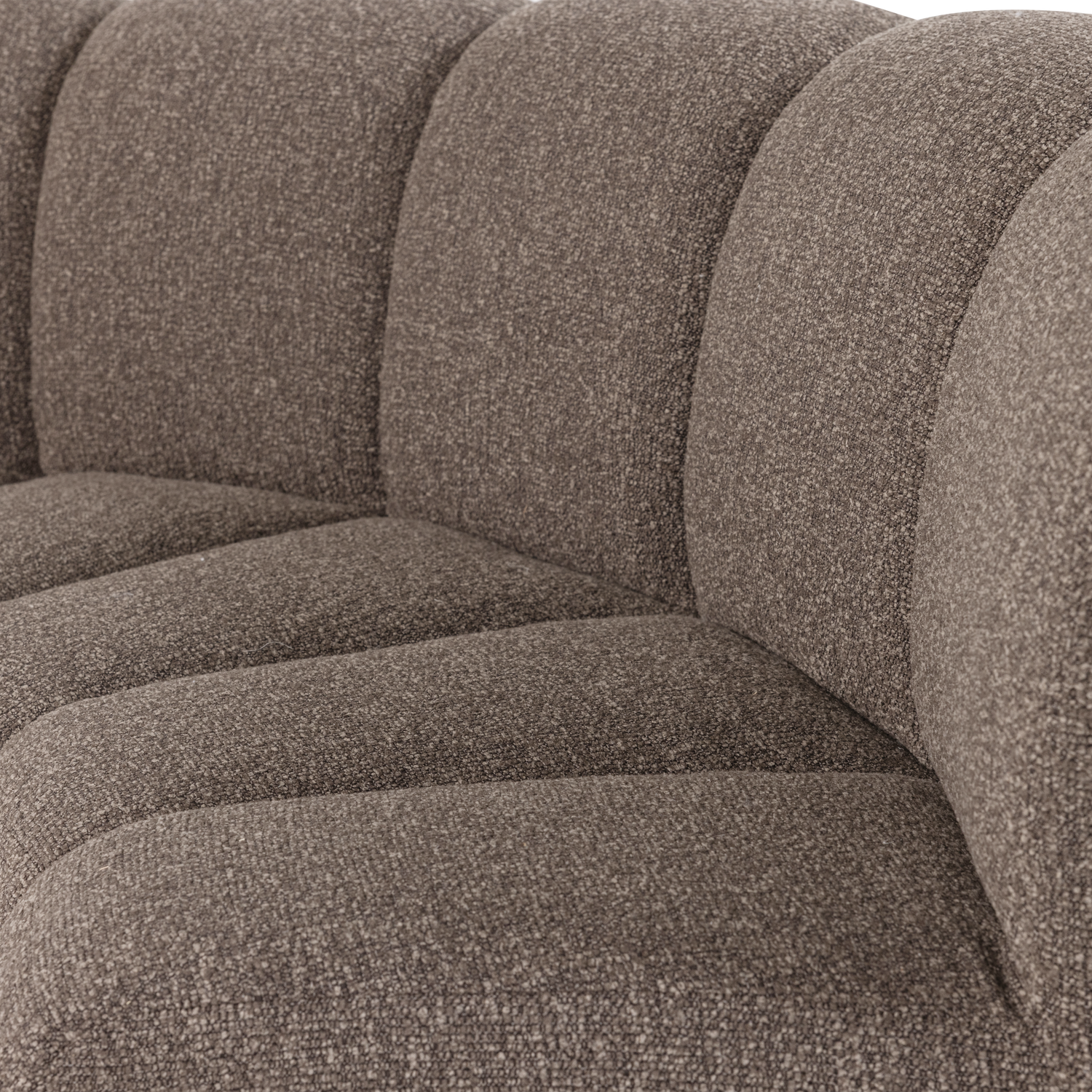 Modulares Sofa MOJO BENCH - halbräumer Eckelement in braunem Bouclé