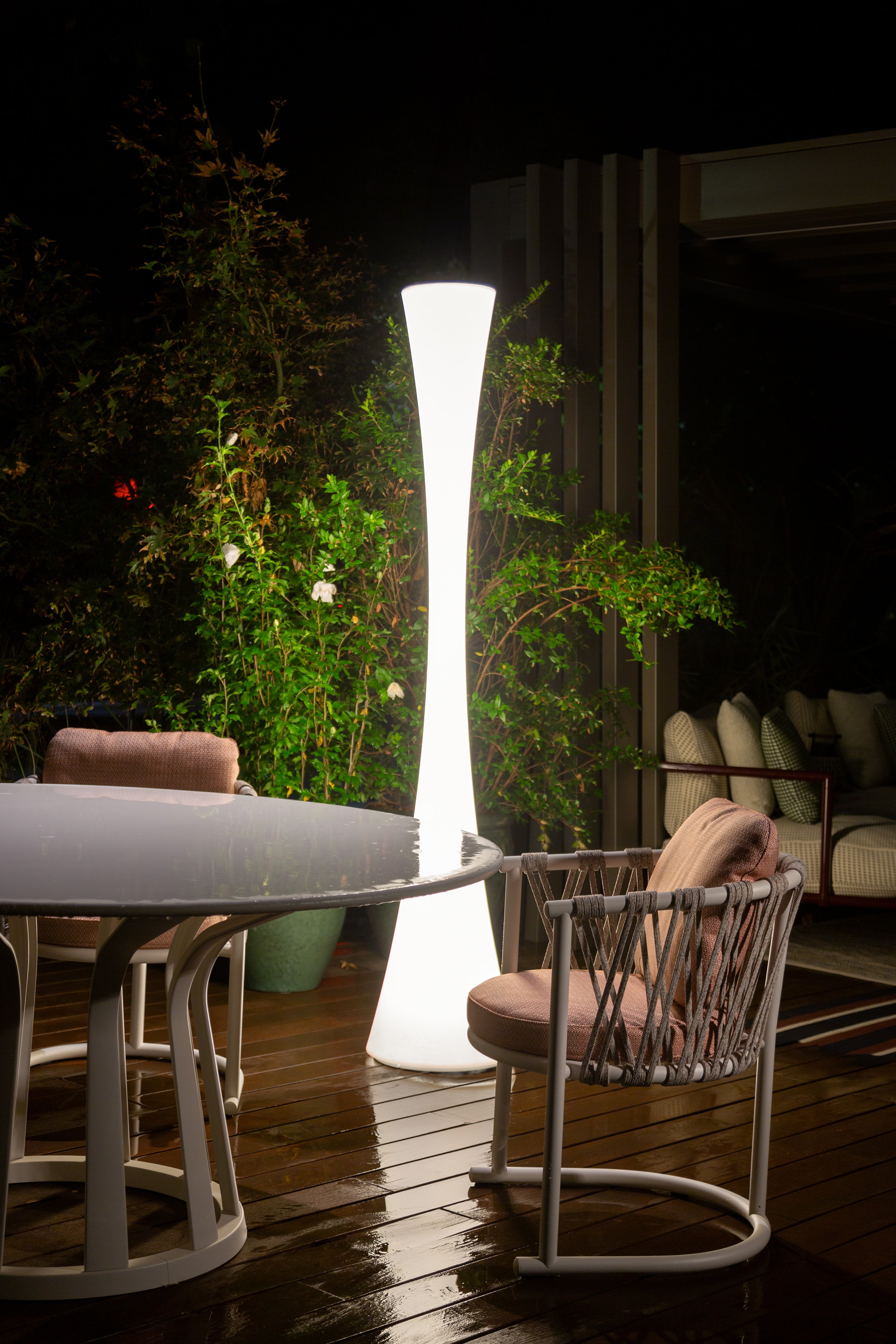 BICONICA Floor Lamp in Glossy Black