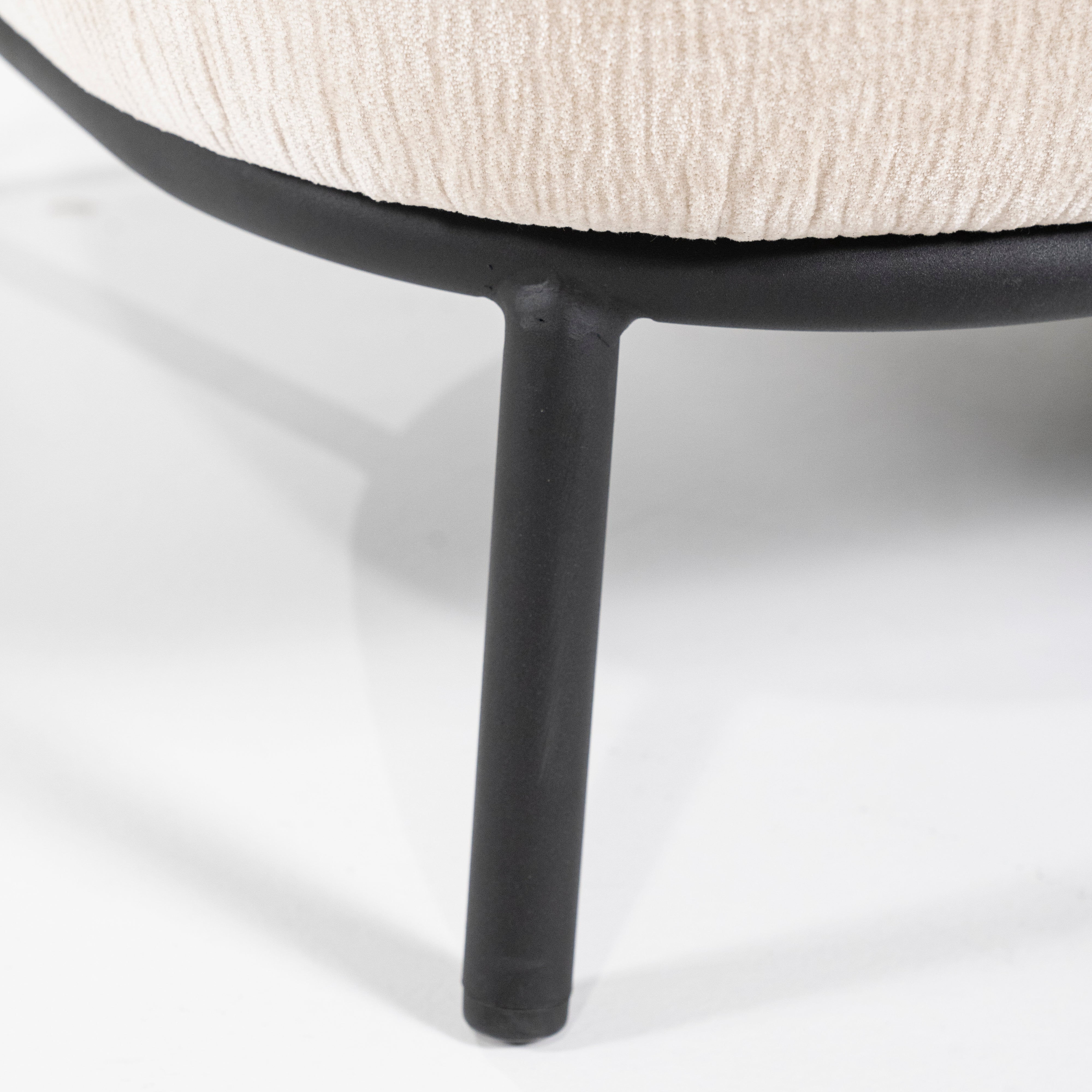 Sessel DAVID hellbeige mit schwarzem Gestell