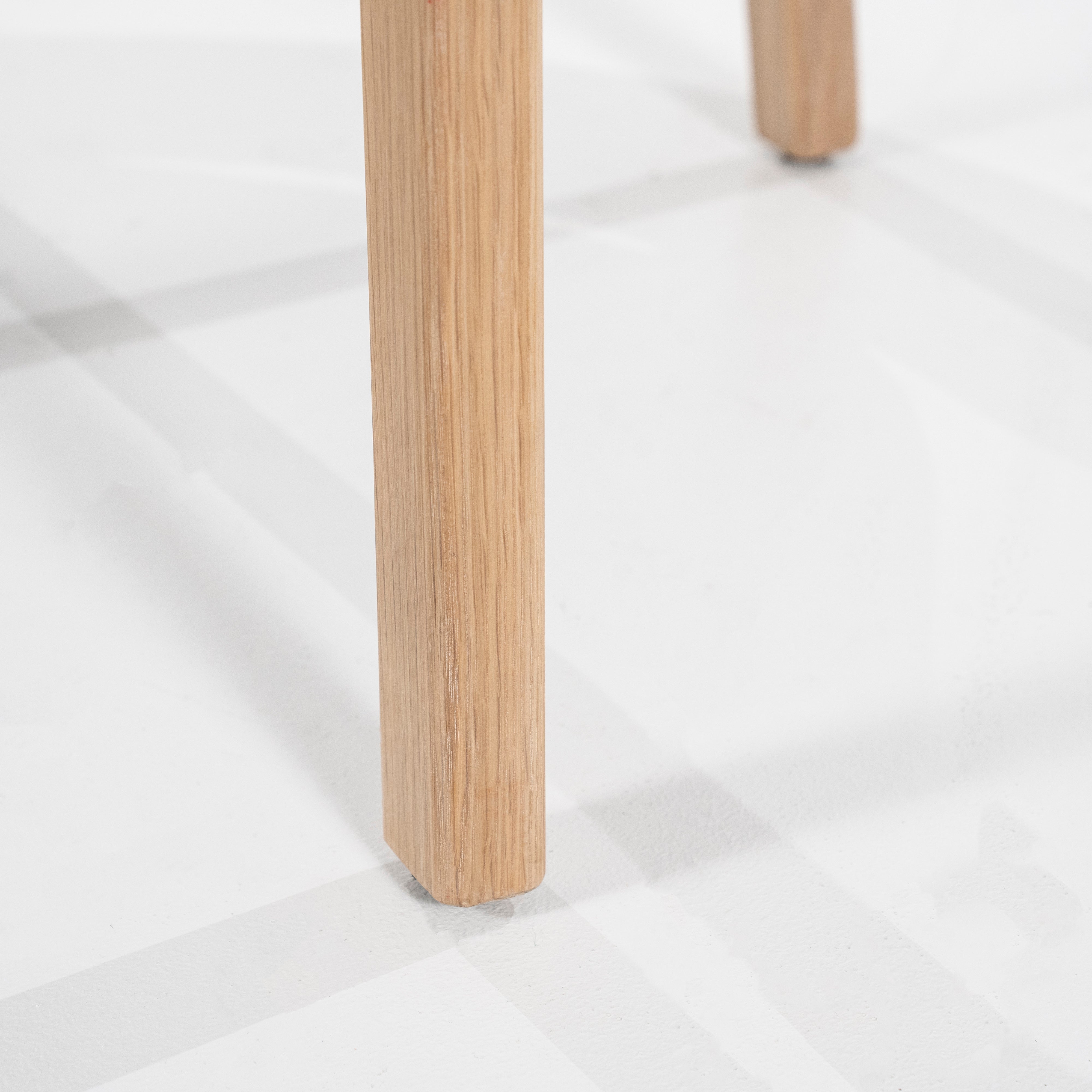 Stuhl MIKKY taupe mit Eichenbasis