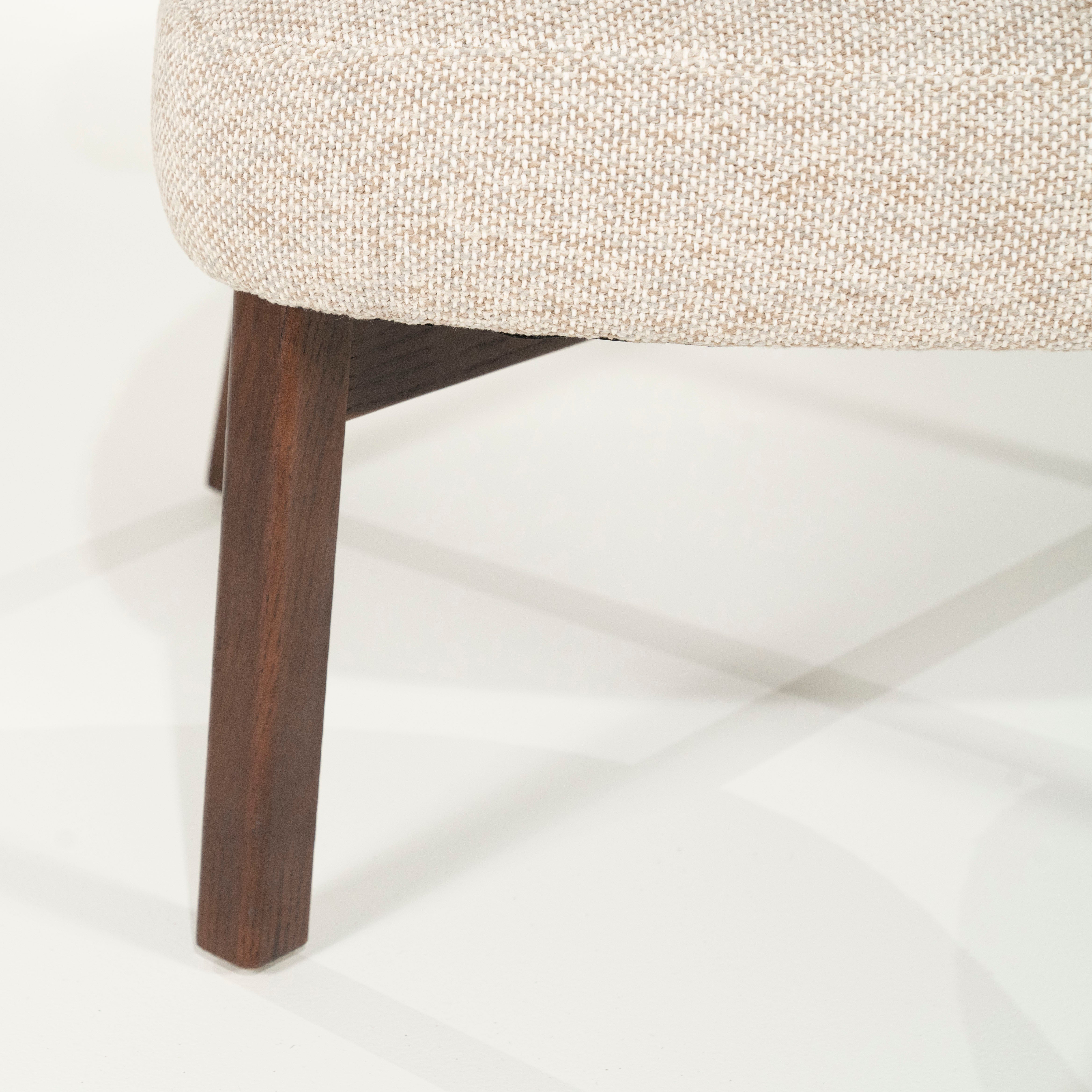 Sessel MIKKY beige mit dunklem Holzgestell