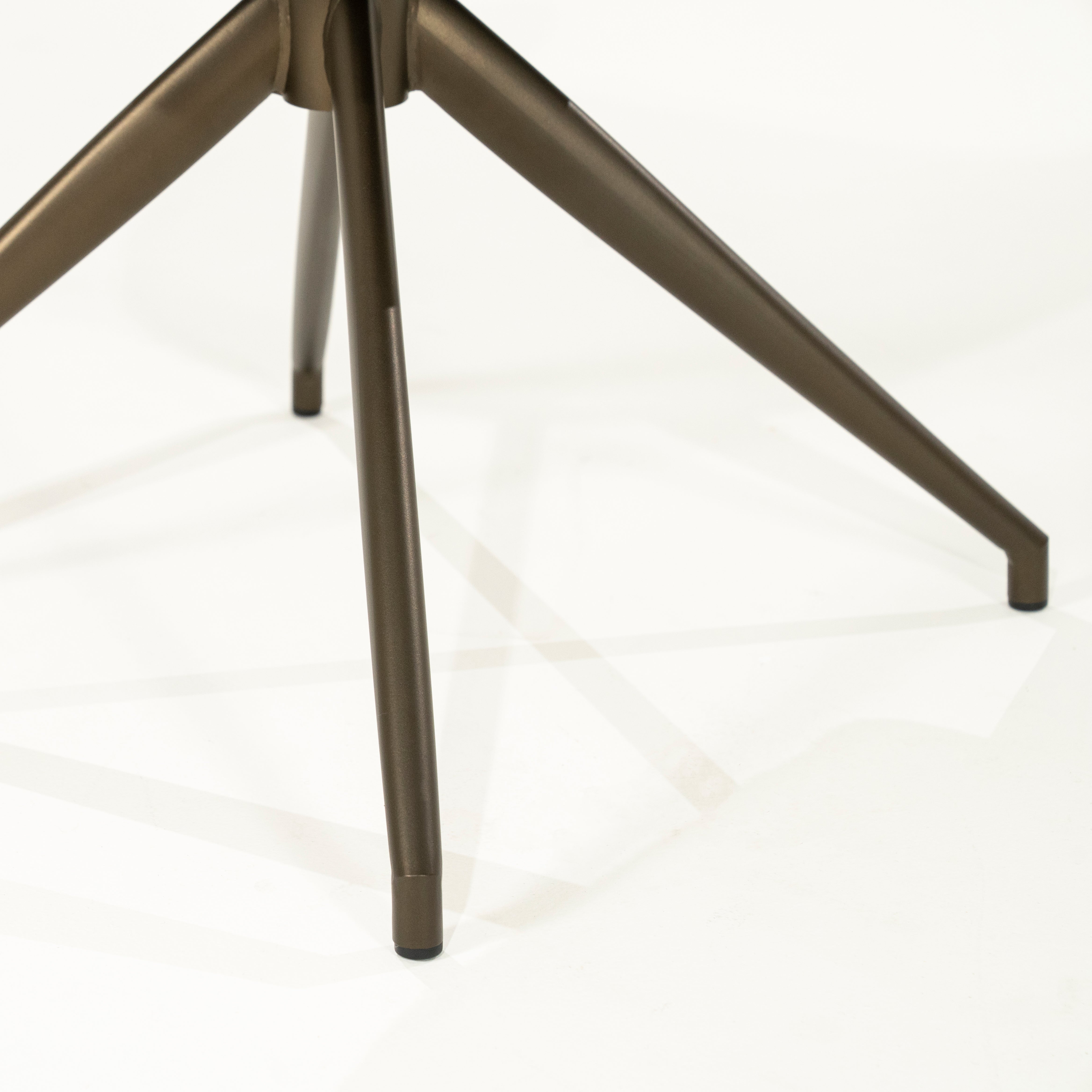 Drehstuhl HAILEY beige mit dunkelbraunem Fuß