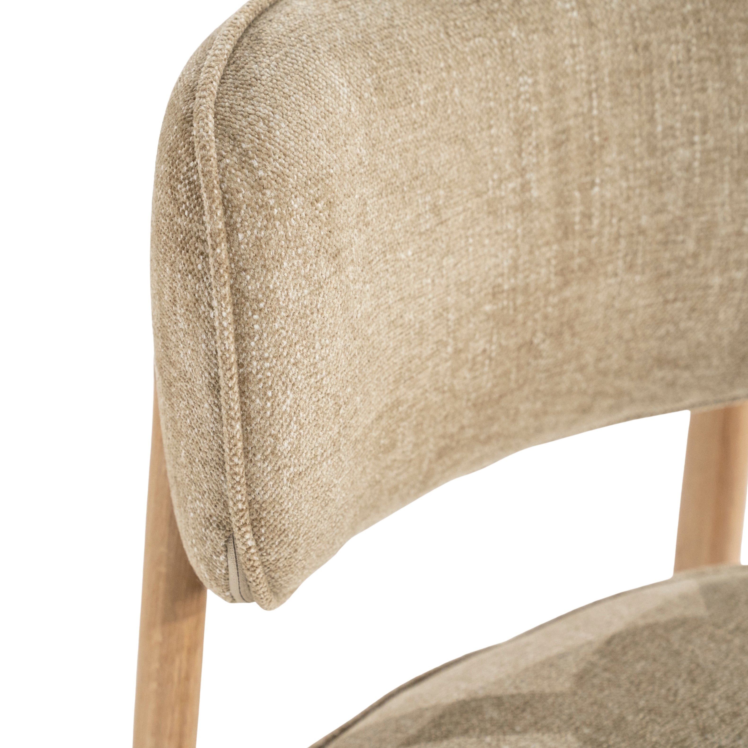 RUNE Chair in Beige with a Light Oak Base