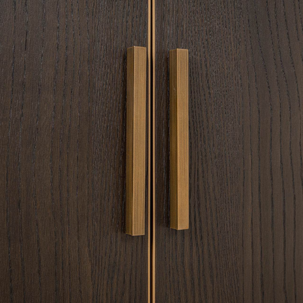 Regal CARTER Eichenfurnier mit goldenem Rahmen