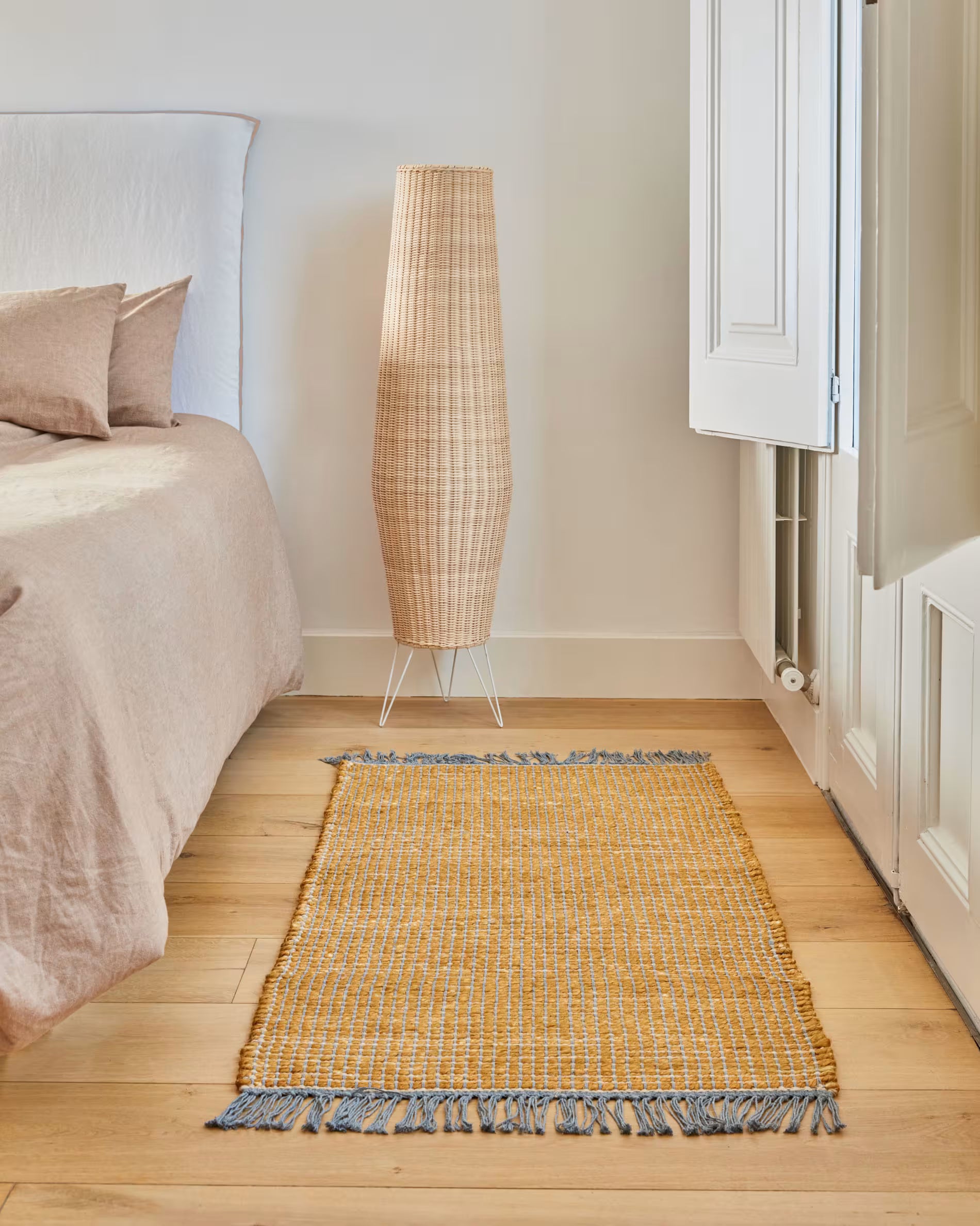 Stehlampe KAMARIA aus Rattan