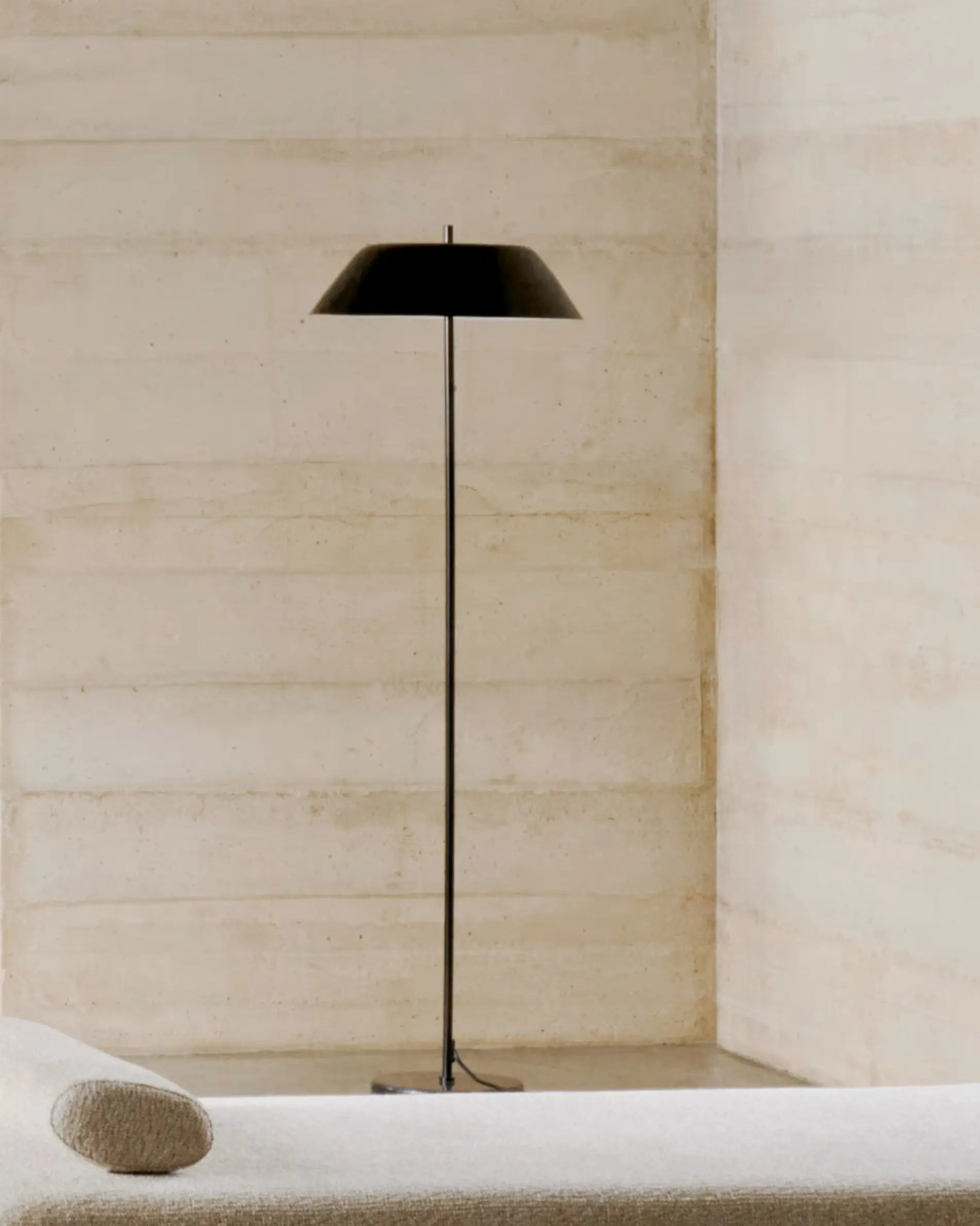 Lampa podłogowa SAYRA czarny – Kave Home