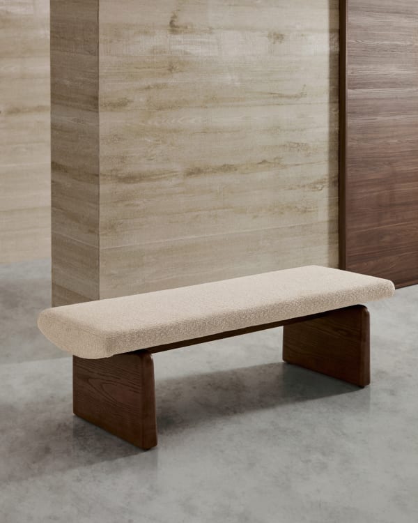 TOPAZ beige Chenille-Bank mit dunklem Eschenholzgestell