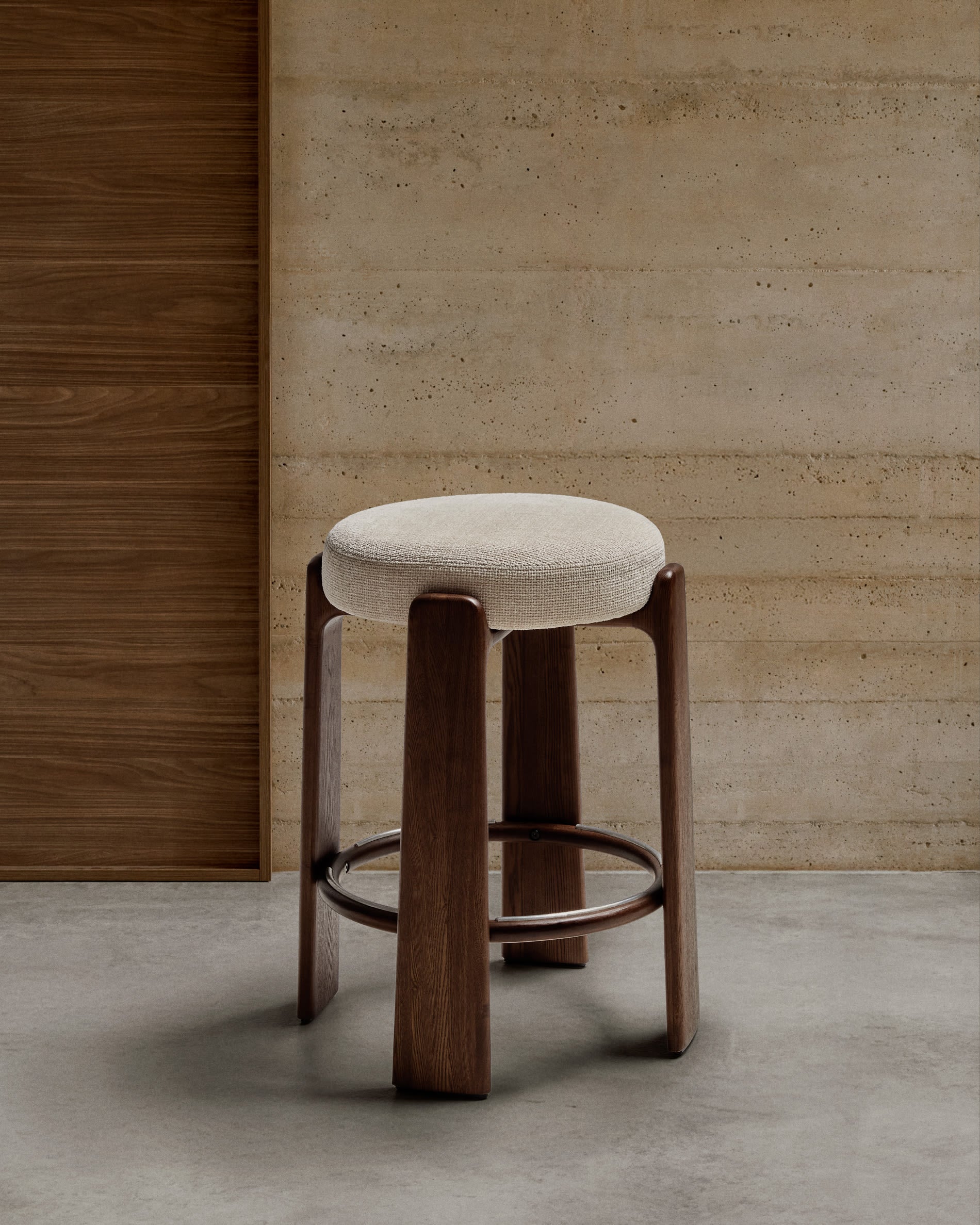 Barhocker GRANITE beige Chenille mit dunklem Eschenfuß