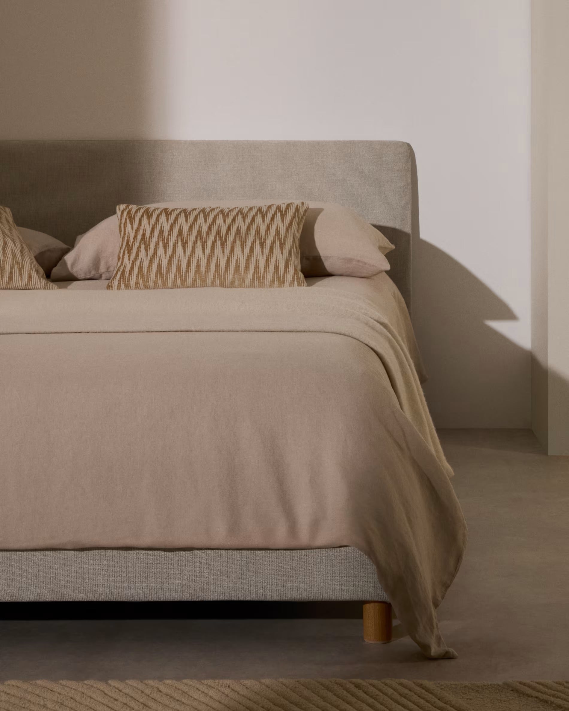 VALMA pearl chenille headboard