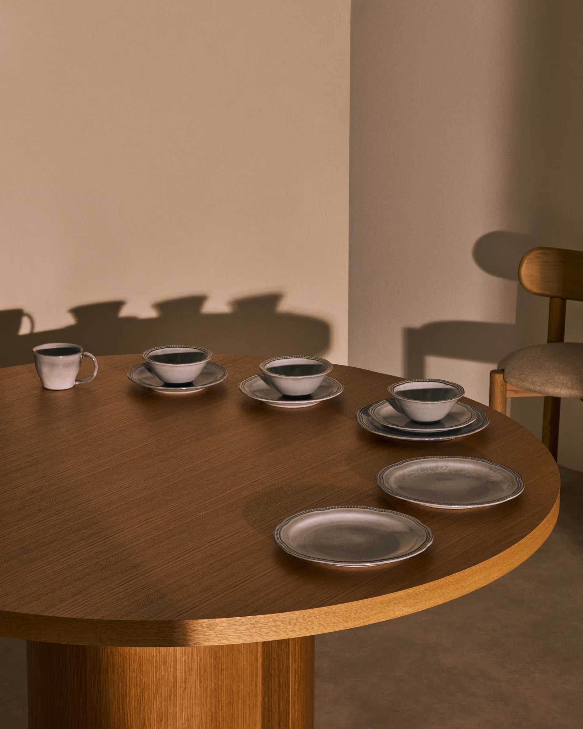 Flacher Teller DOVEC blaue Keramik