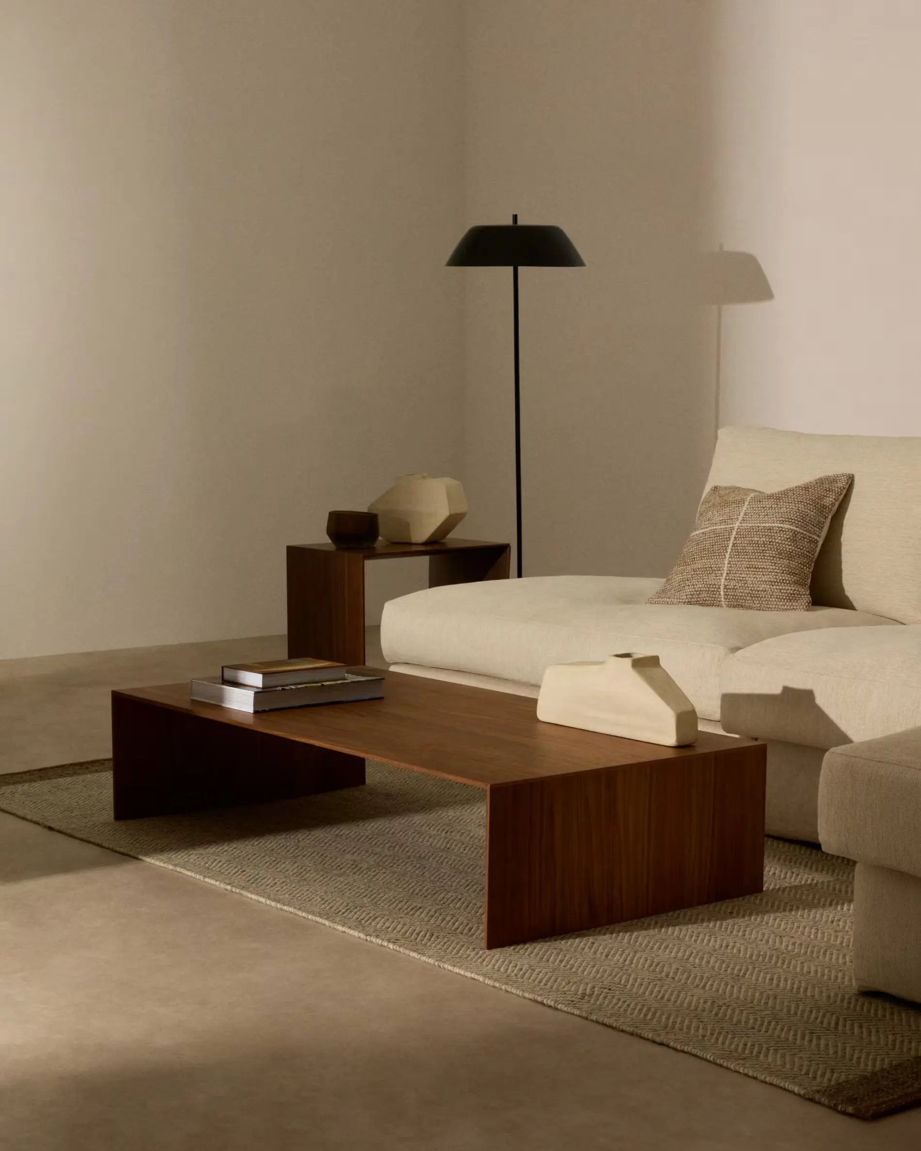 Lampa podłogowa SAYRA czarny – Kave Home