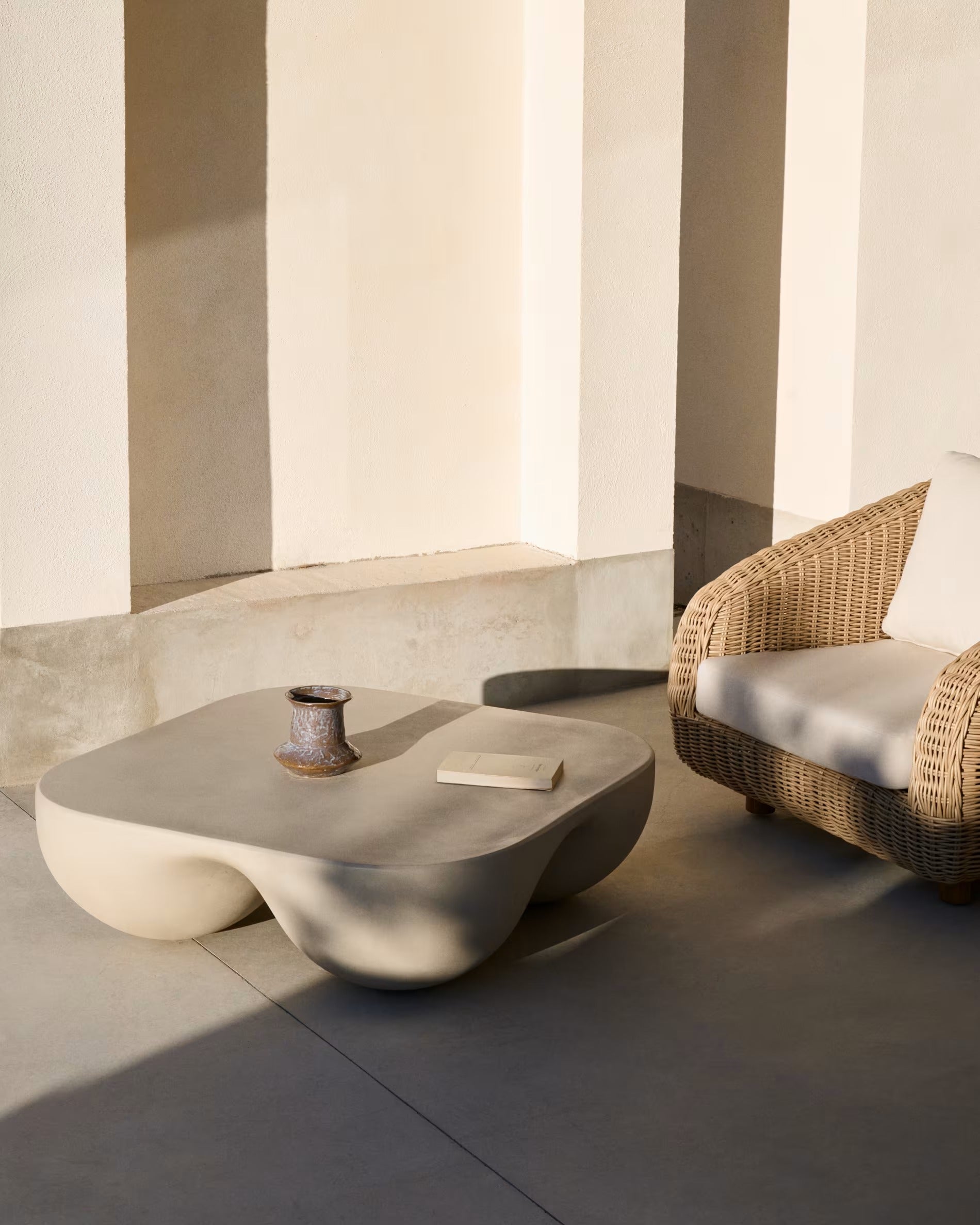Colba beige coffee table Polystone
