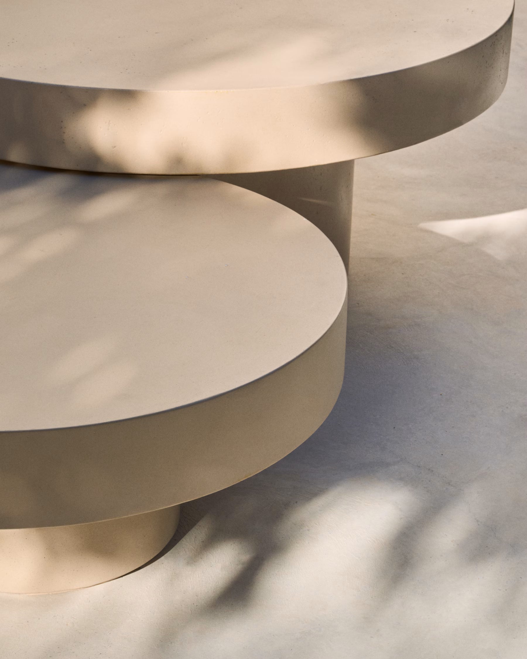Aigablava Couchtisch beige Zement