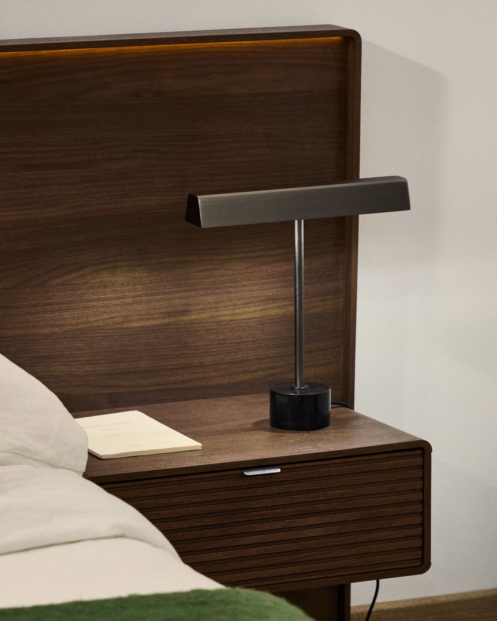 Tischlampe LYNOR schwarz mit schwarzem Marmorsockel