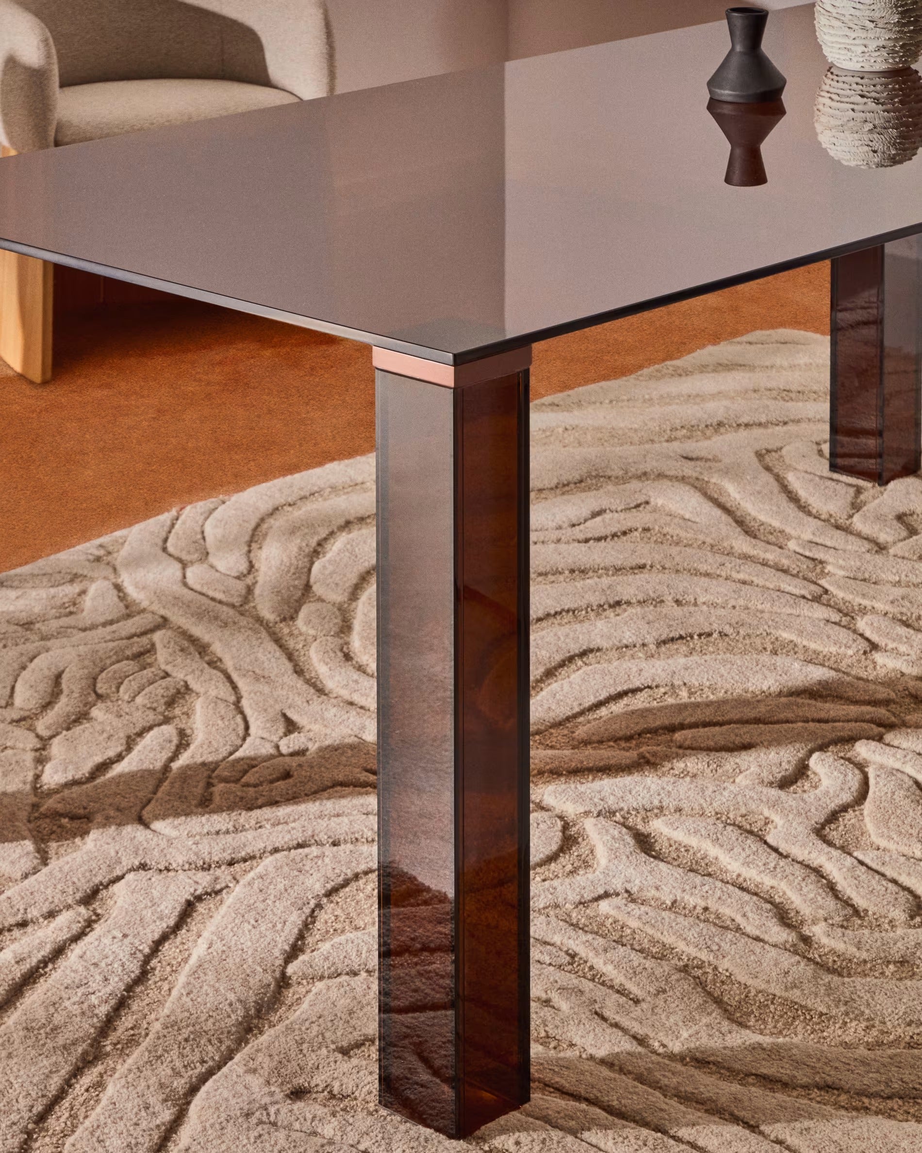 Tisch ADULARIA braunes gehärtetes Glas