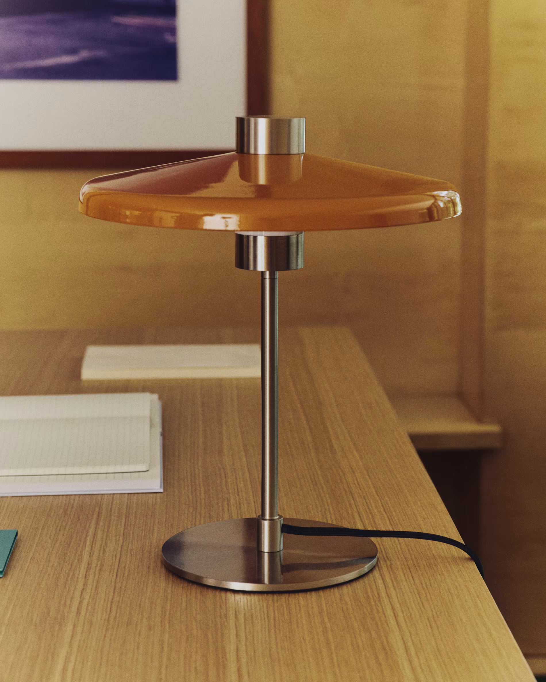 Tischlampe NUVIRA orange mit silbernem Fuß