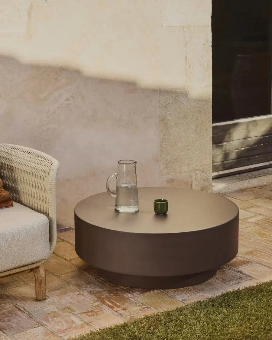 Stolik kawowy GARBET brązowy cement – Kave Home