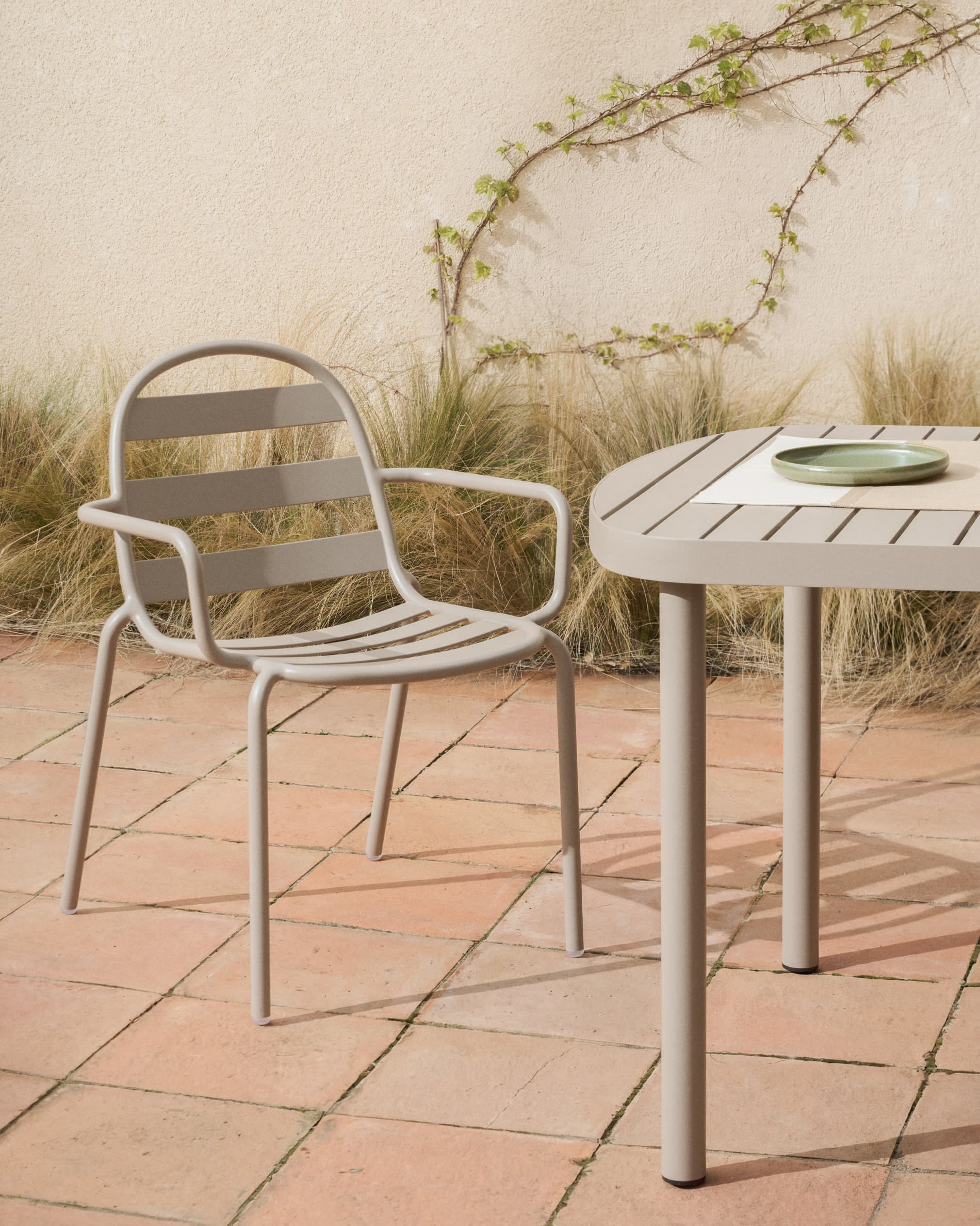 JONCOLS taupe garden chair