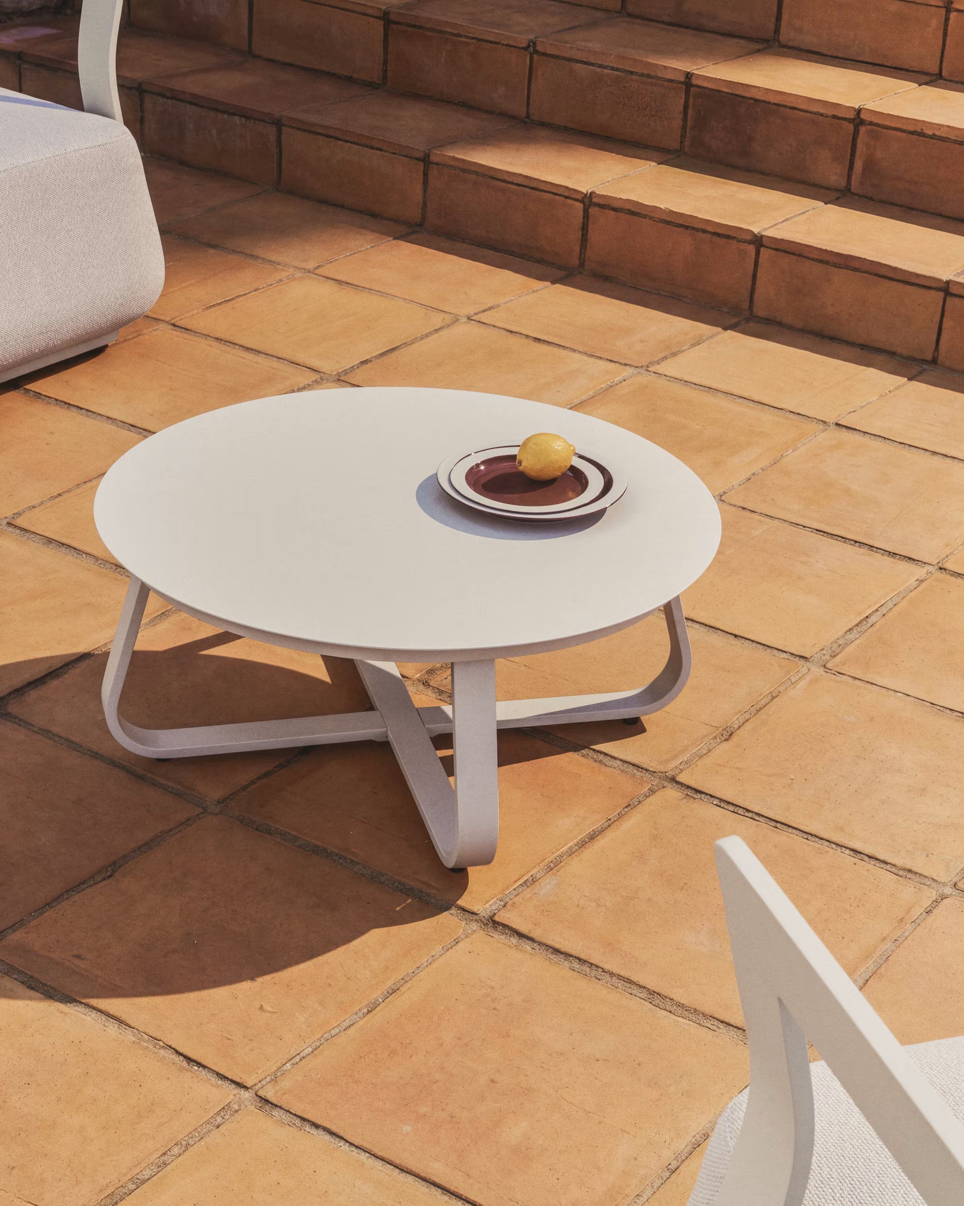 TAMARIS ecru garden coffee table