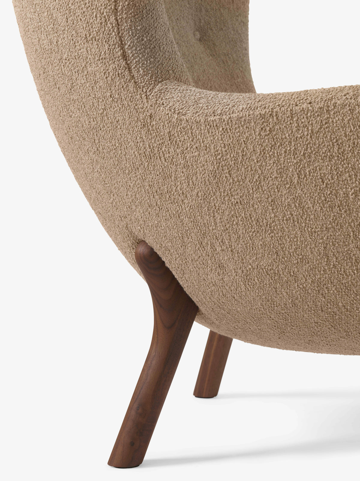 Sessel PETRA VB3 gepolstert mit Nussbaumbasis