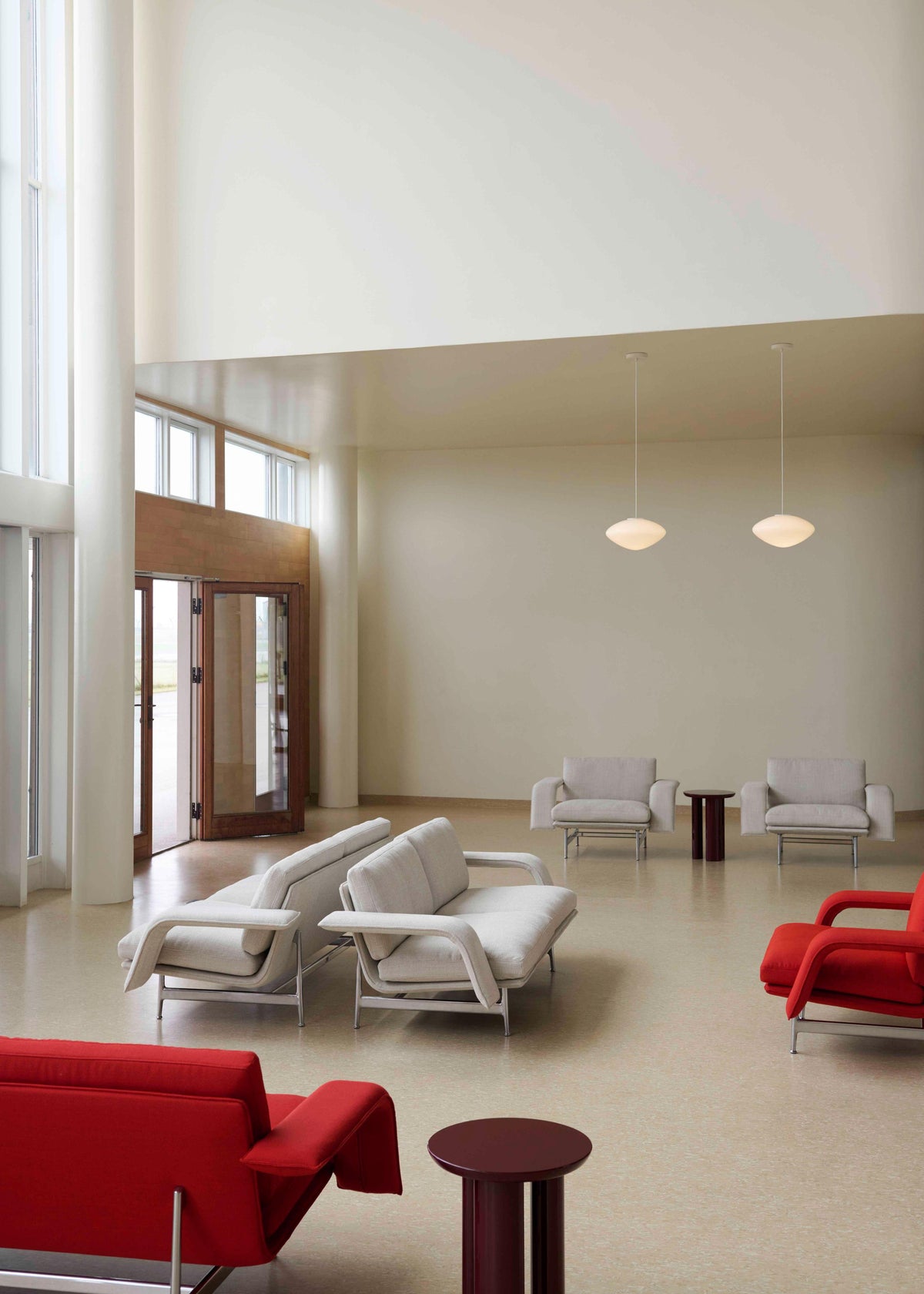 2-Sitzer Sofa MEANTIME AV30 mit gepolstertem Bezug und Aluminiumgestell