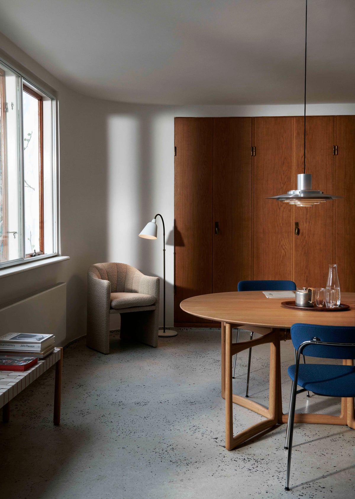 Polsterstuhl PAVILION AV12 mit schwarzem Gestell