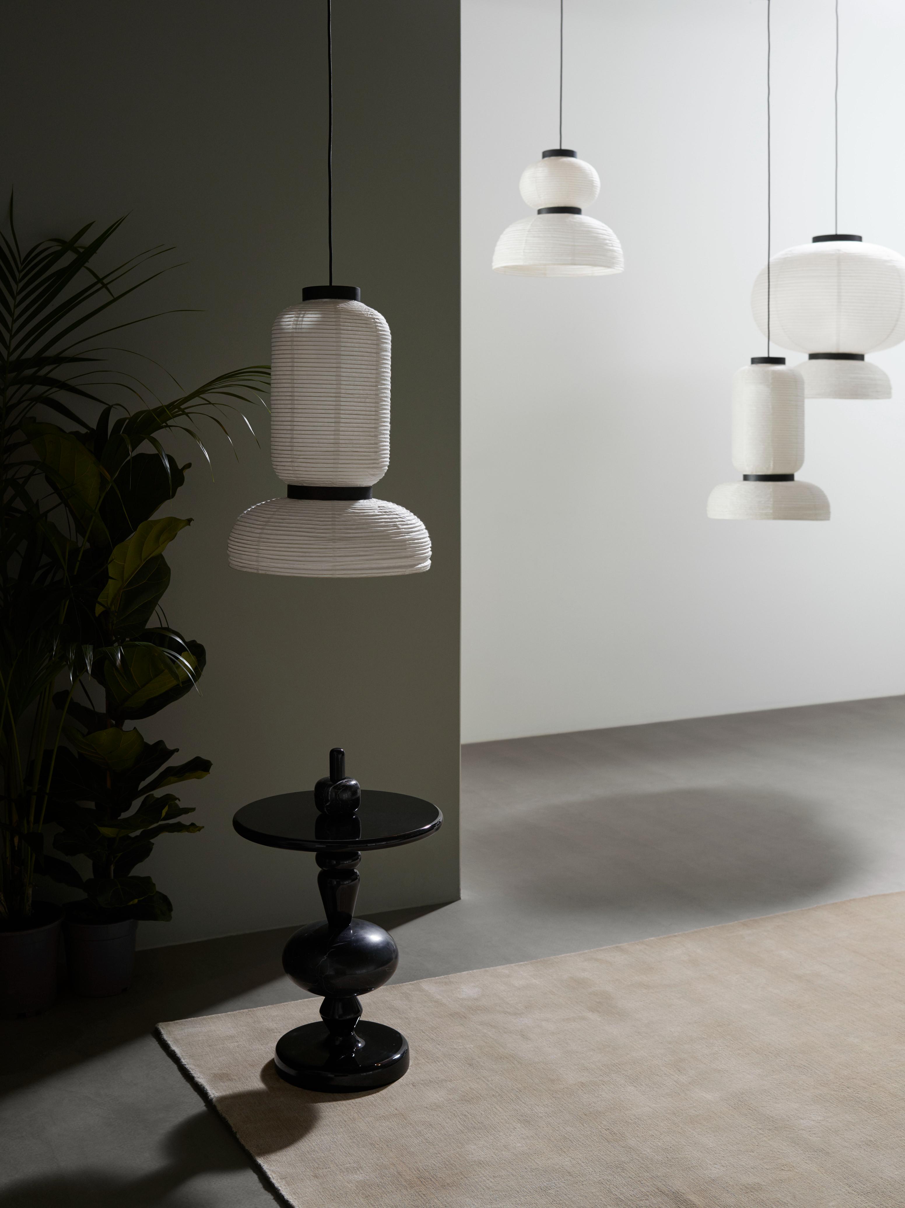 Hängelampe FORMAKAMI JH5 mit weißem Papier-Schirm und schwarzem Eichen-Finish