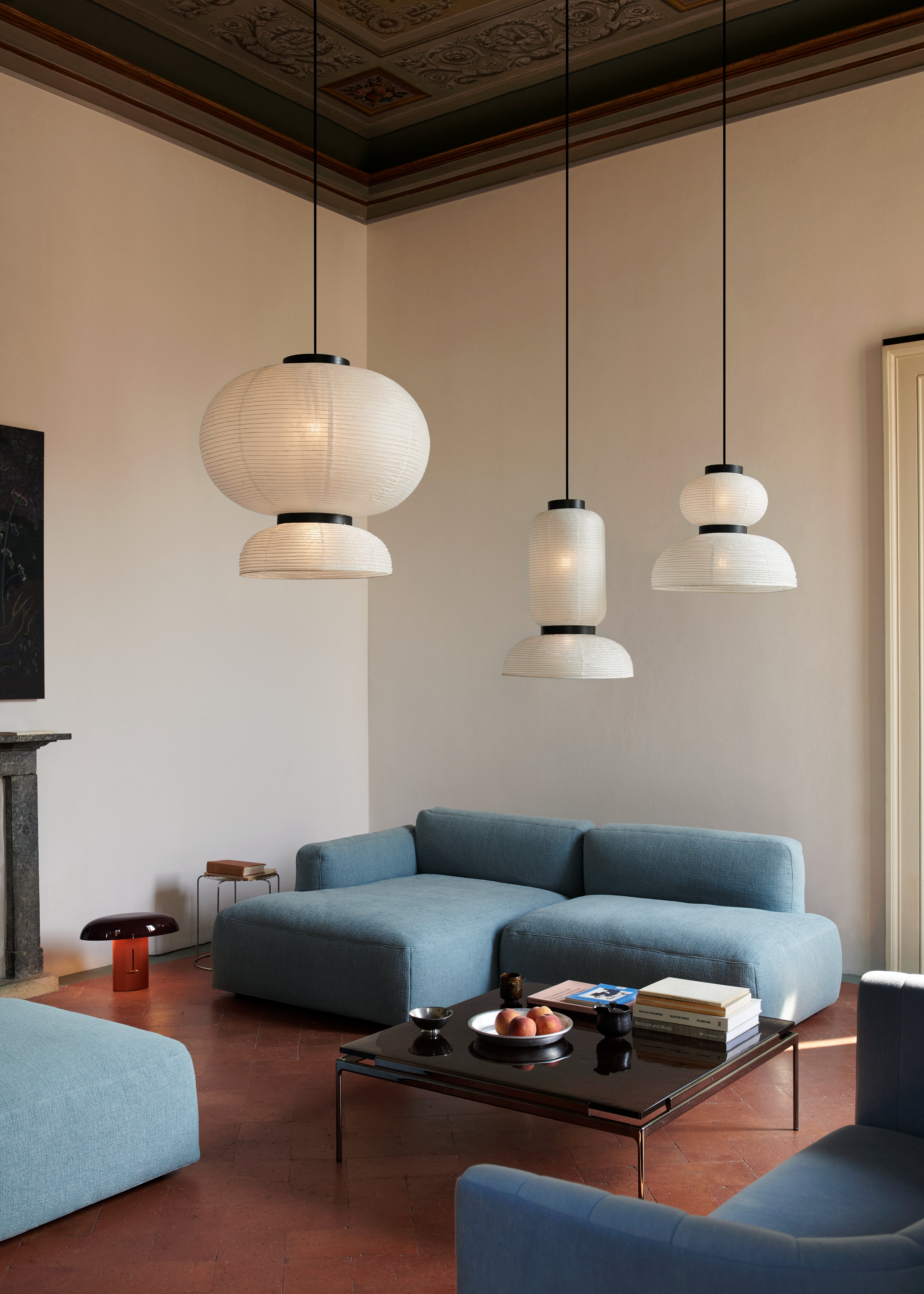 Hängelampe FORMAKAMI JH5 mit weißem Papier-Schirm und schwarzem Eichen-Finish