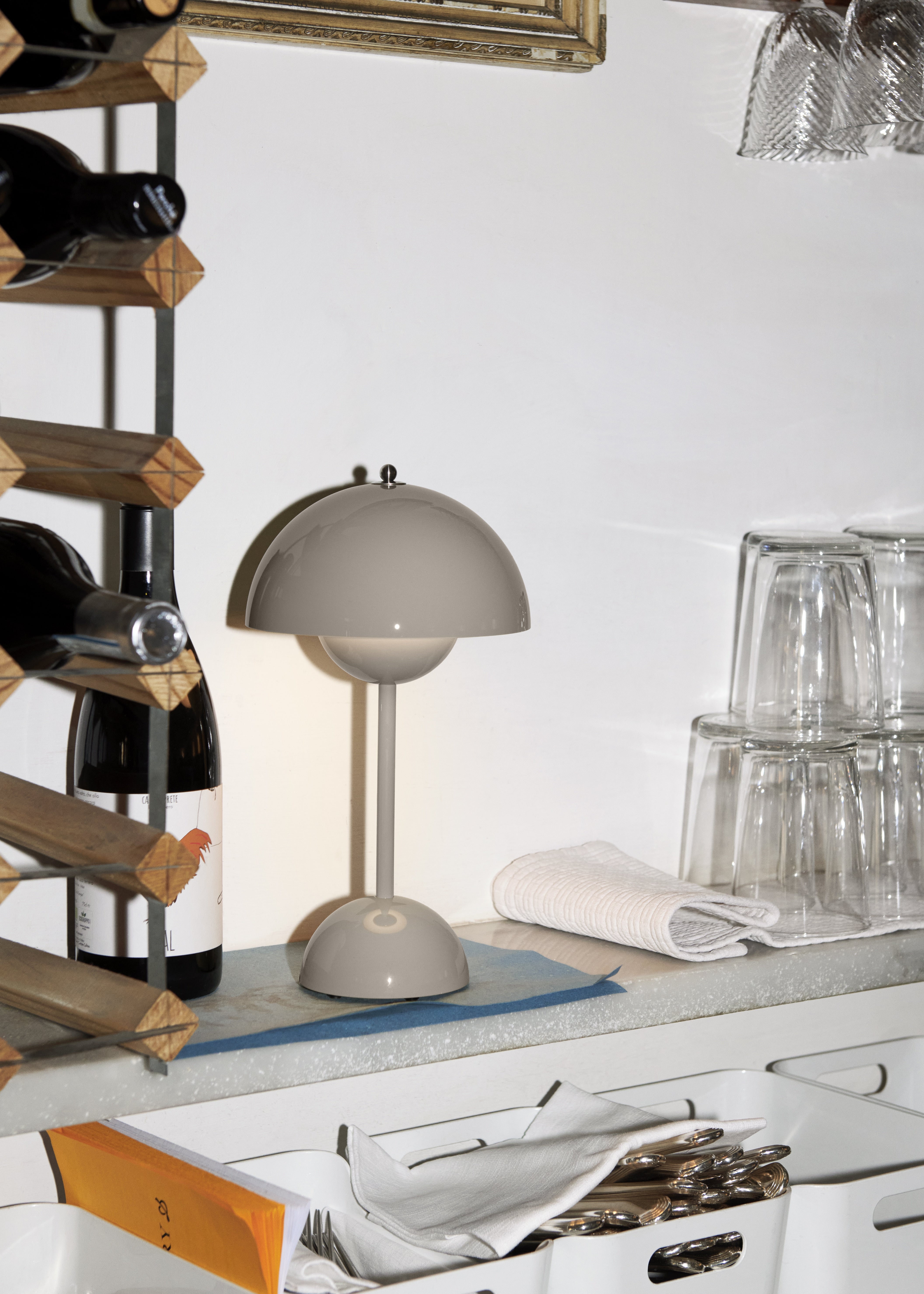 Tragbare Lampe FLOWERPOT VP9 in grau-beige