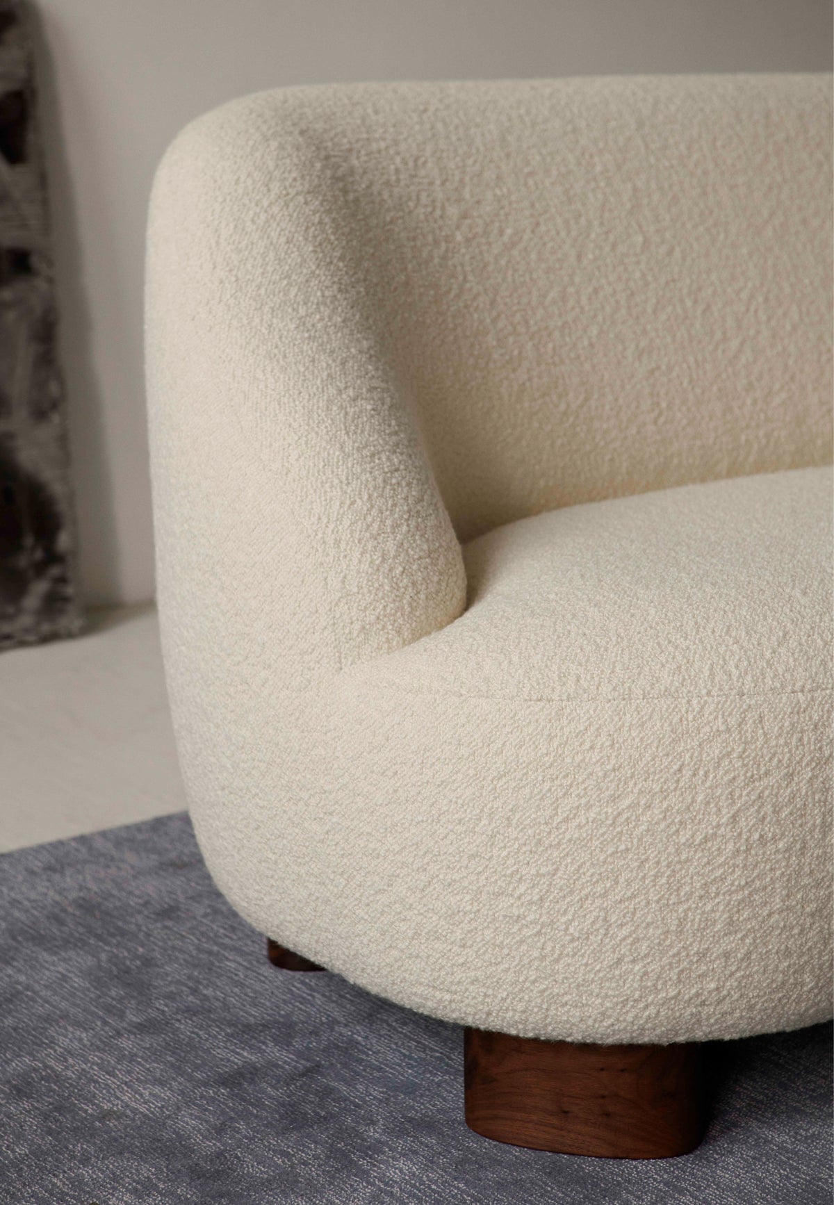 Zweisitzer-Sofa MARGAS LC3 mit Nussbaumfuß