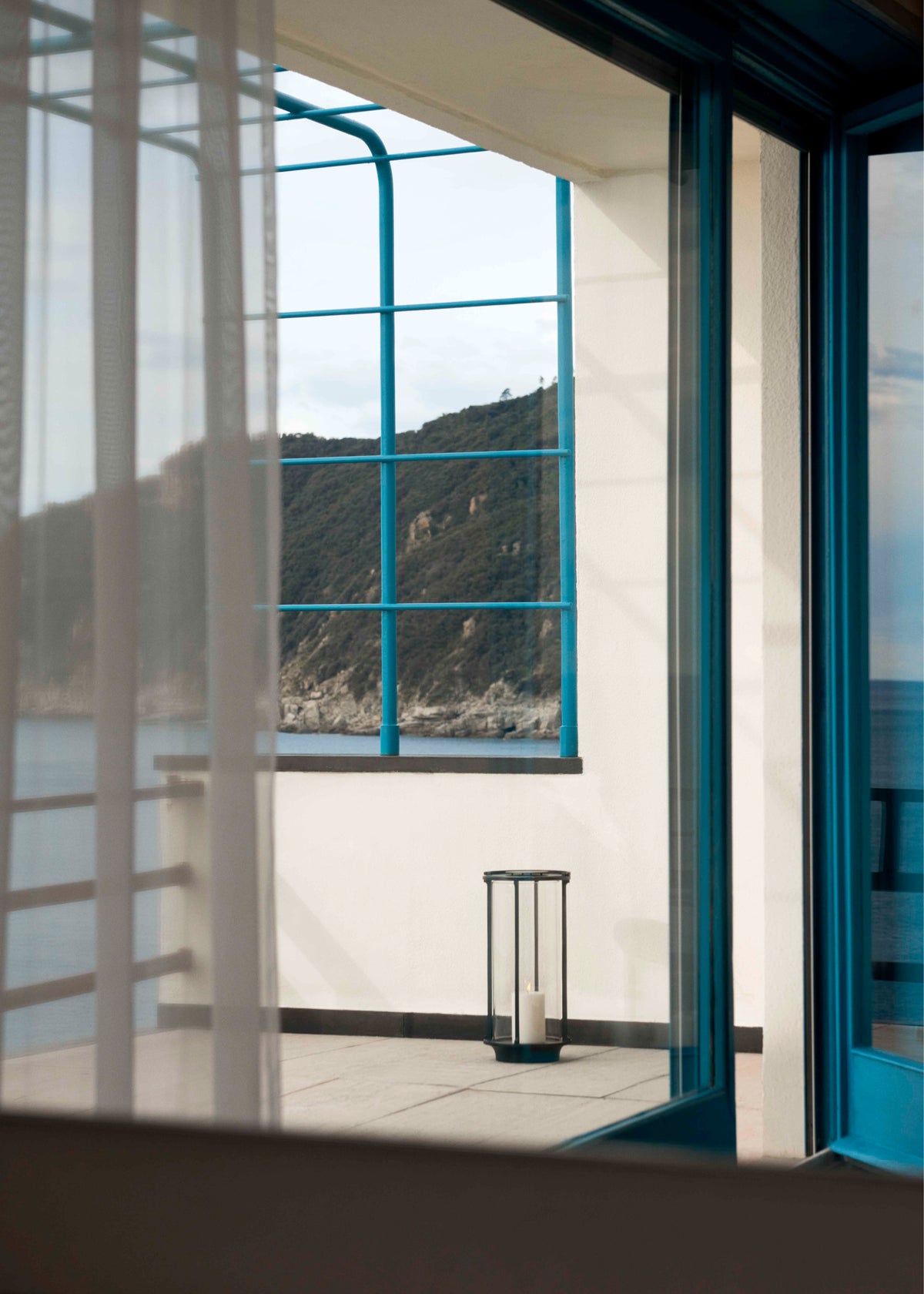Außenlaterne für Kerzen HURRICANE SC83 aus Glas und schwarzem Aluminium
