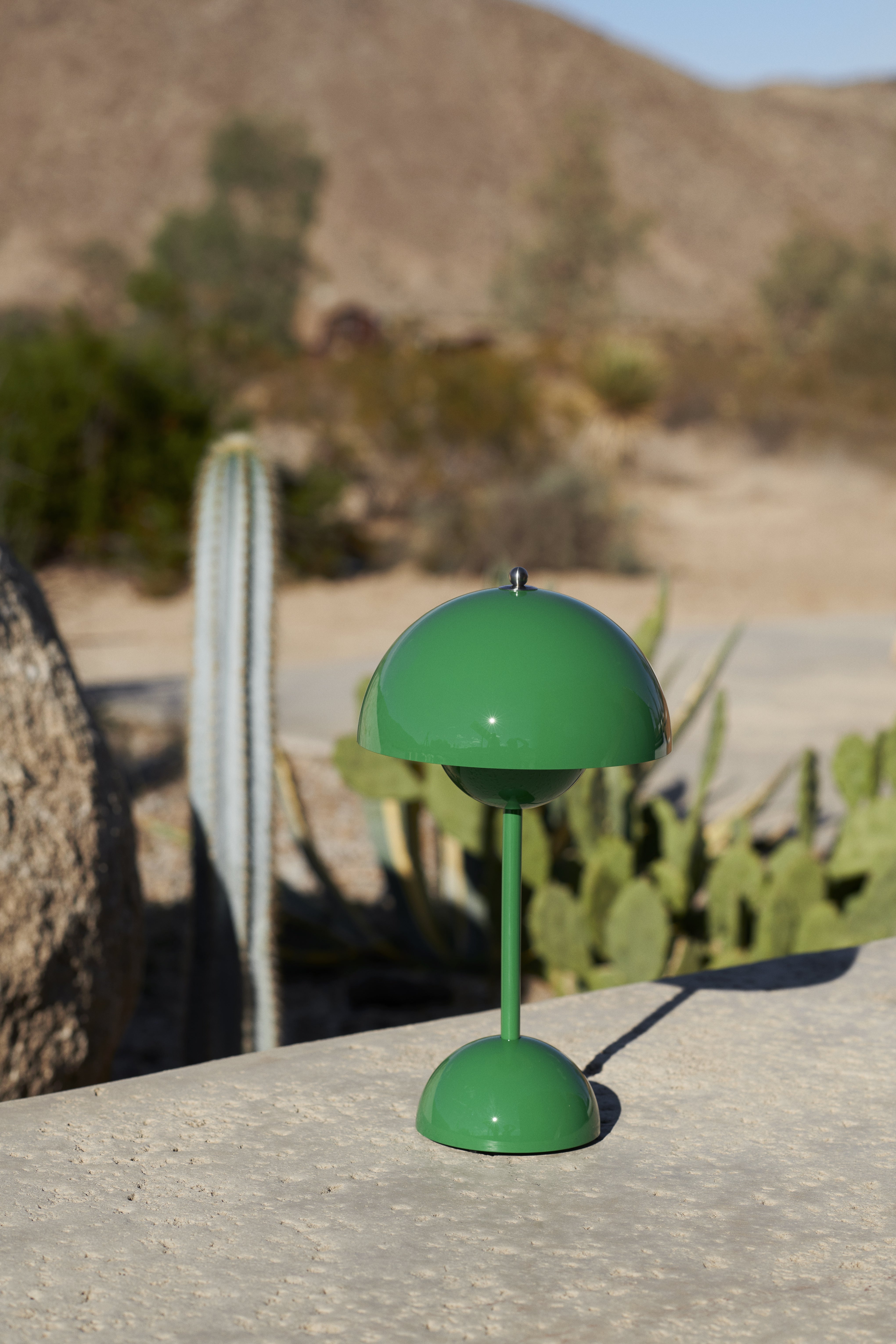 Tragbare Lampe FLOWERPOT VP9 in intensivem Grün