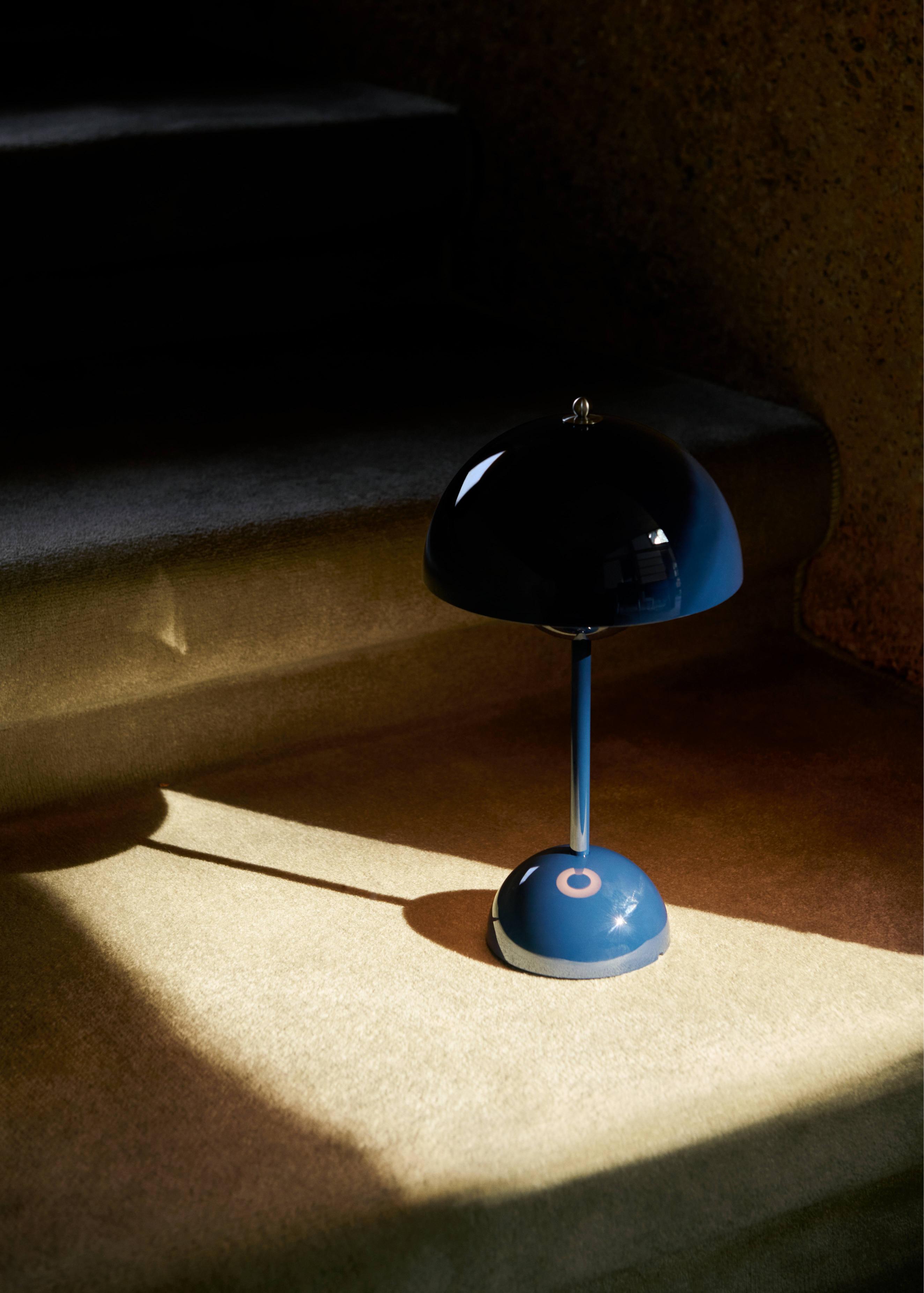Tragbare Lampe FLOWERPOT VP9, stahlblau