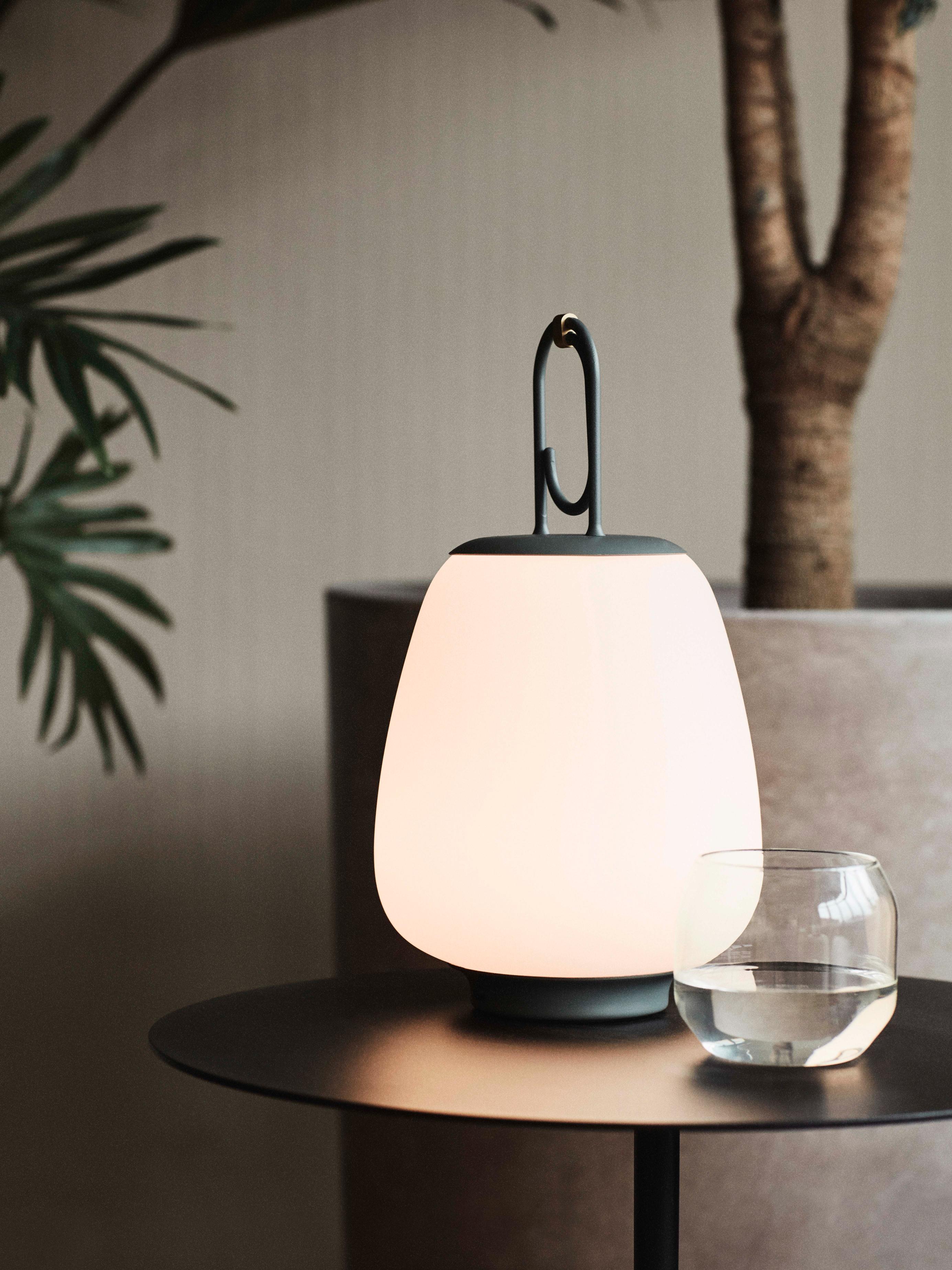Tragbare Außenlampe LUCCA SC51 in Weiß mit schwarzem Finish