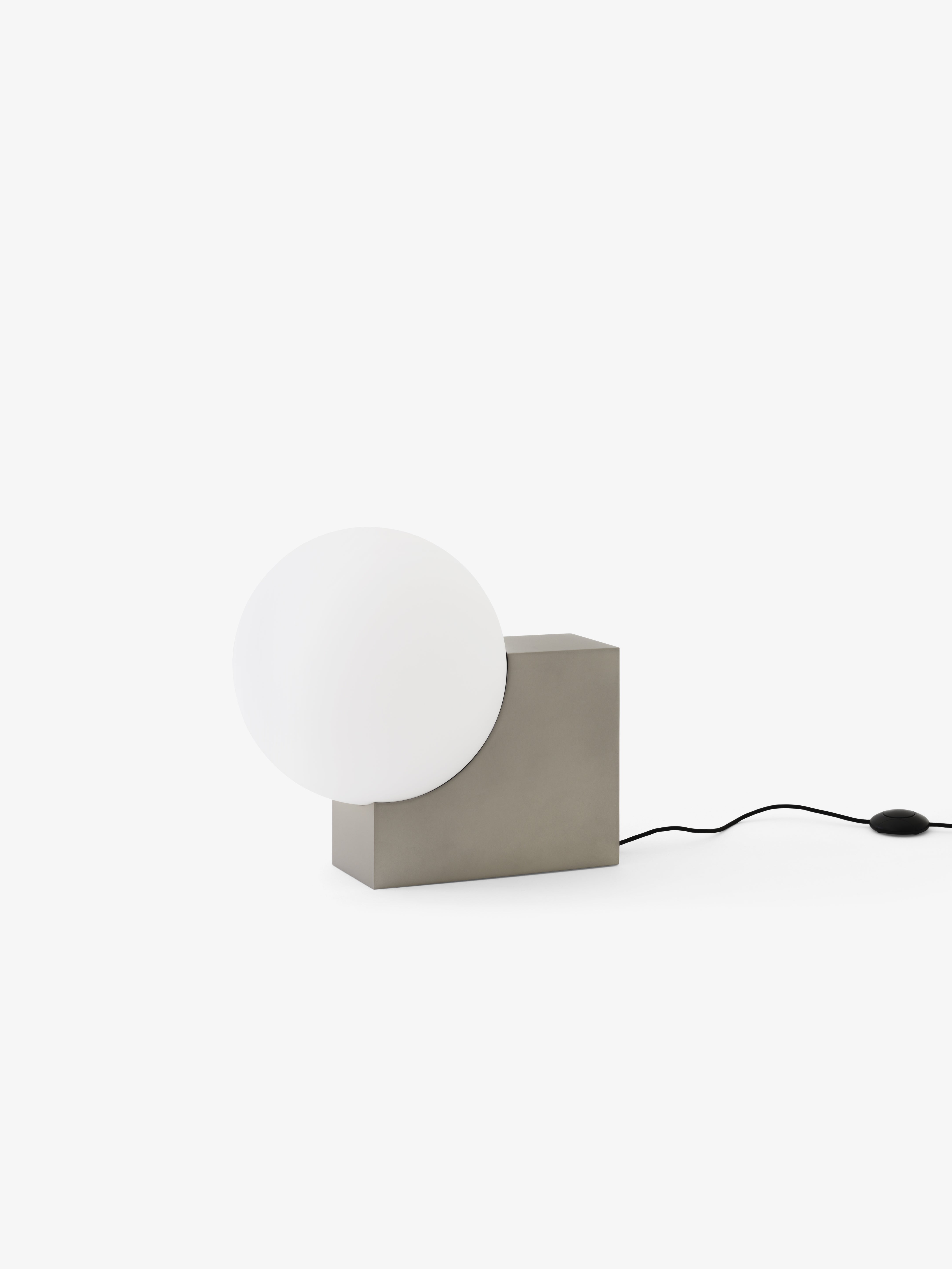 Stehlampe JOURNEY SH4 mit Glas-Schirm und gebürstetem Stahlfuß