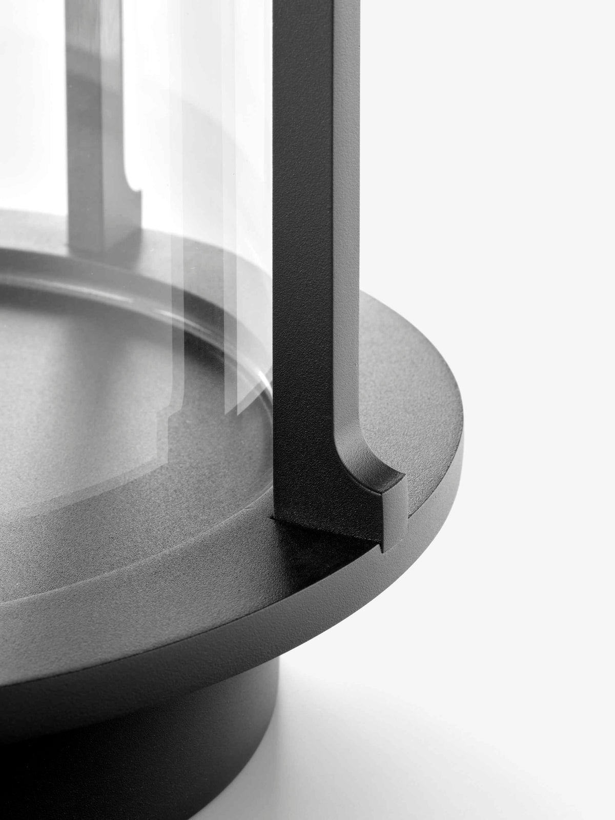 Außenlaterne für Kerzen HURRICANE SC83 aus Glas und schwarzem Aluminium