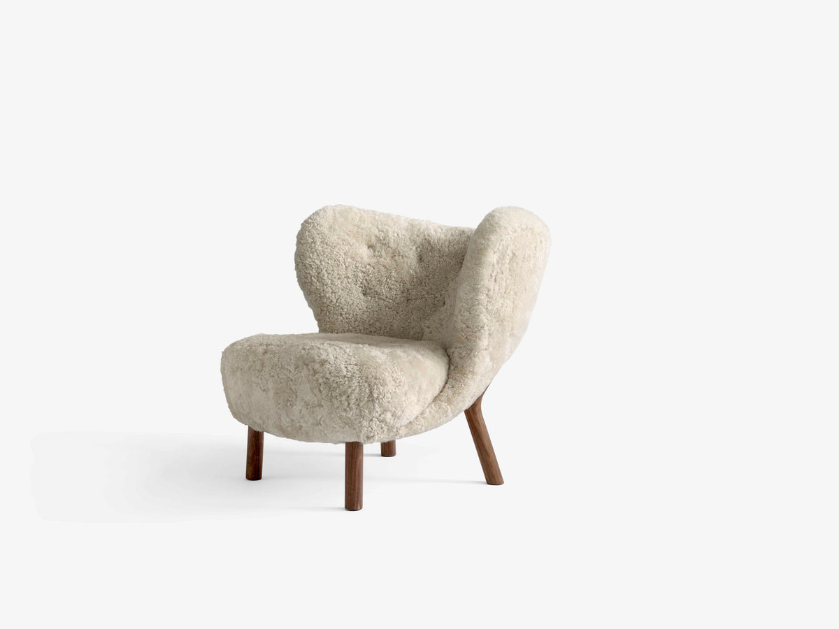 Sessel LITTLE PETRA VB1 gepolstert mit Nussbaumfuß