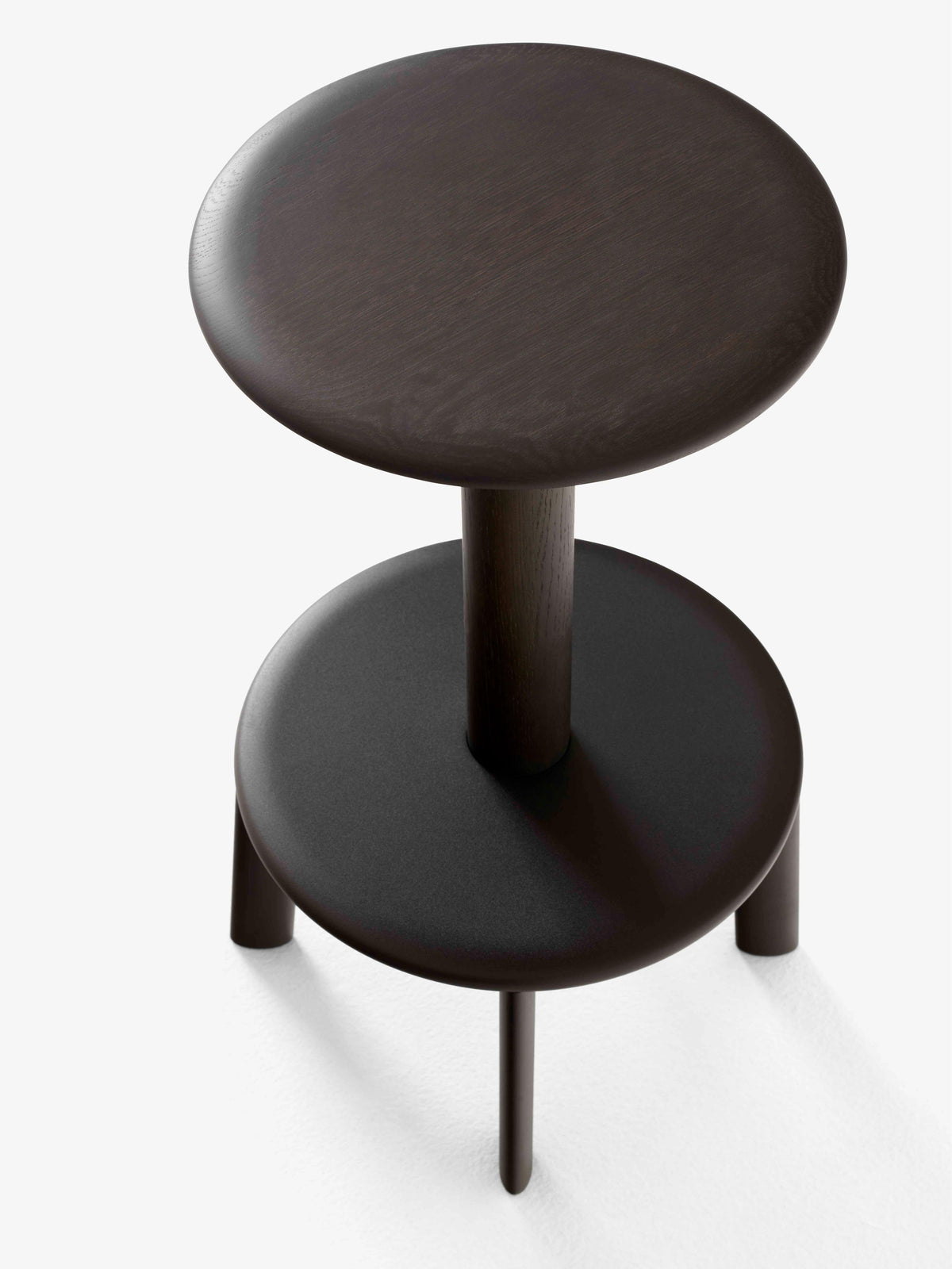 Hocker MASSIF schwarz lackierte Eiche mit Stahlbasis